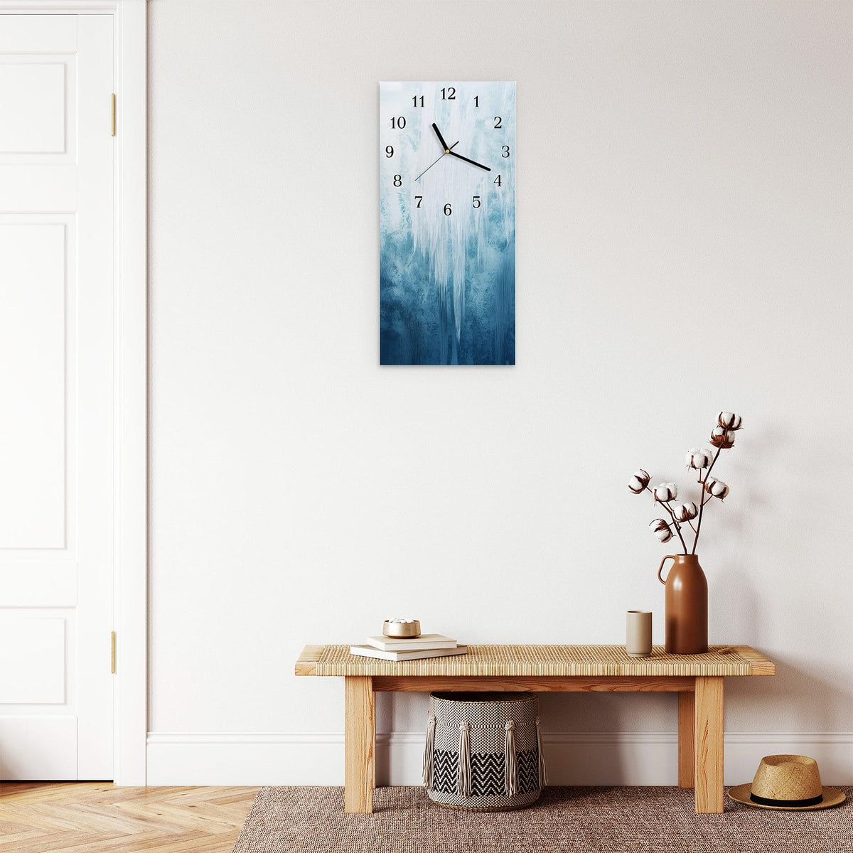 Moderne Wanduhr aus Glas mit Farbtiefe – Wanduhr Gefrorener Wasserfall aus Glas – Hochformat 30 × 60 cm