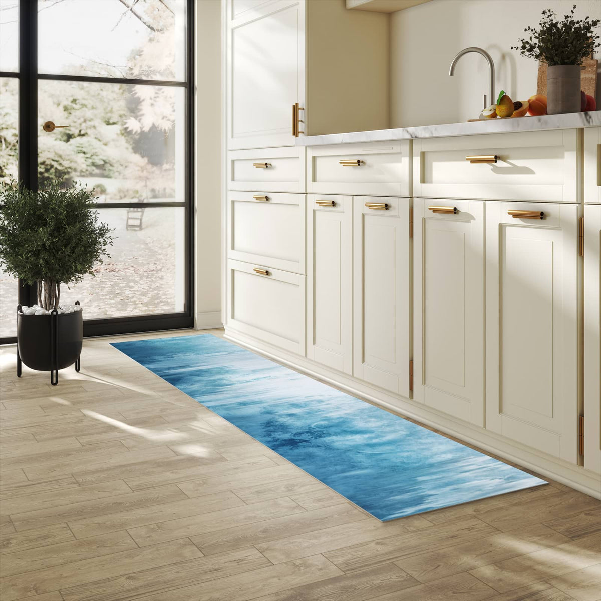 Langlebiger Küchenteppich mit Motiv Gefrorener Wasserfall in heller Küche