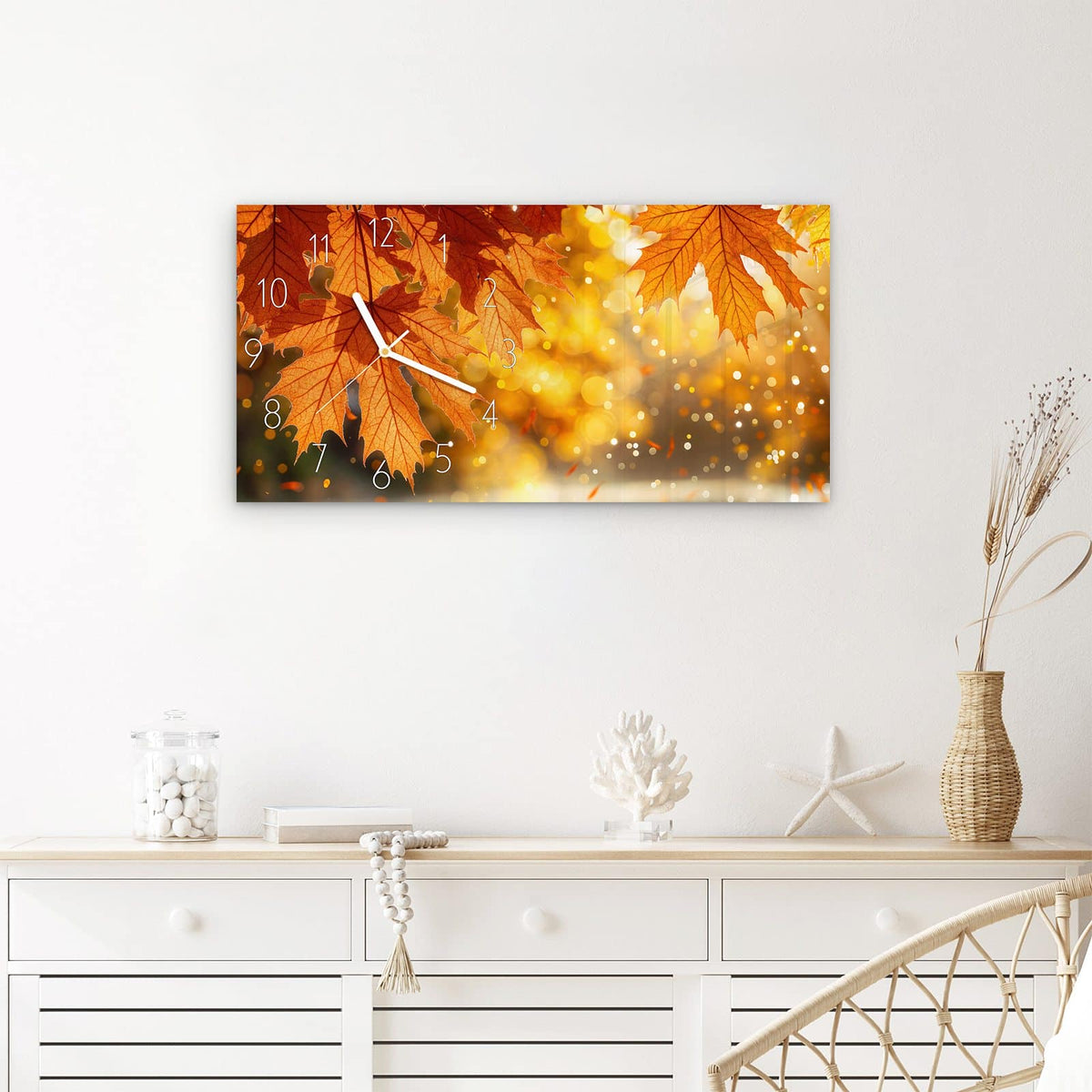Wanduhr Sanfte Herbstblätter aus Glas – Querformat 60 × 30 cm – Orange Ahornblätter im Gegenlicht