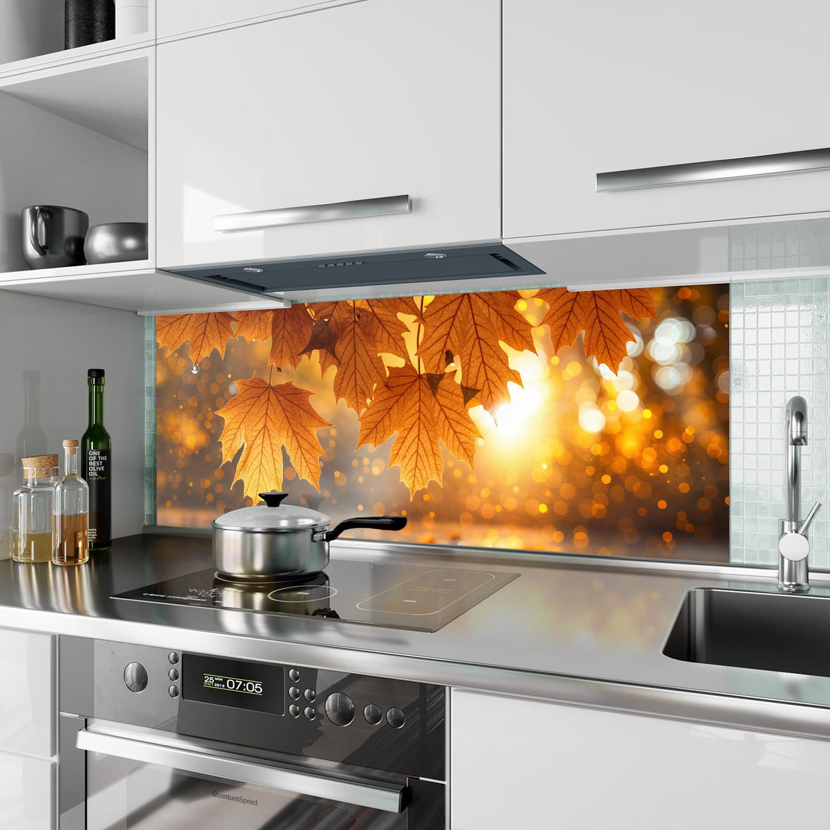 Küchenrückwand aus Glas Ahornlaub über Wasser im Hochformat als Spritzschutz hinter dem Kochfeld, über dem Fliesenspiegel montiert