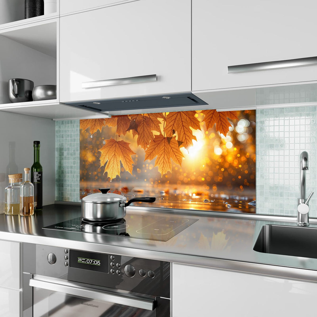 Küchenrückwand aus Glas Ahornlaub über Wasser im Hochformat als Spritzschutz hinter dem Kochfeld, über dem Fliesenspiegel montiert