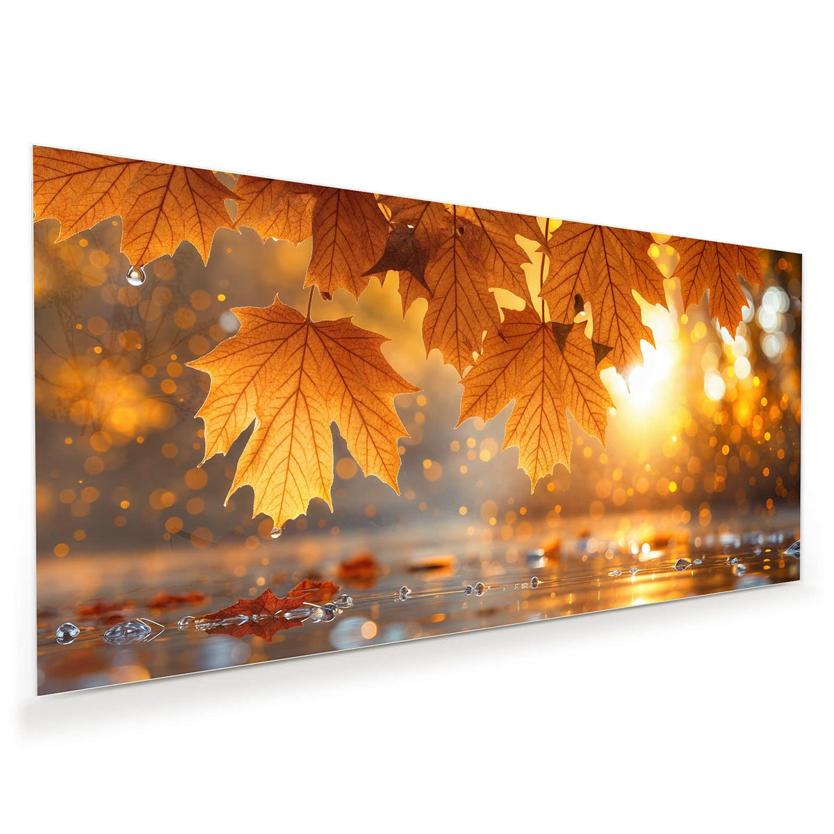 Große orangegoldene Ahornblätter hängen über einer spiegelnden Wasserfläche mit Lichtbokeh