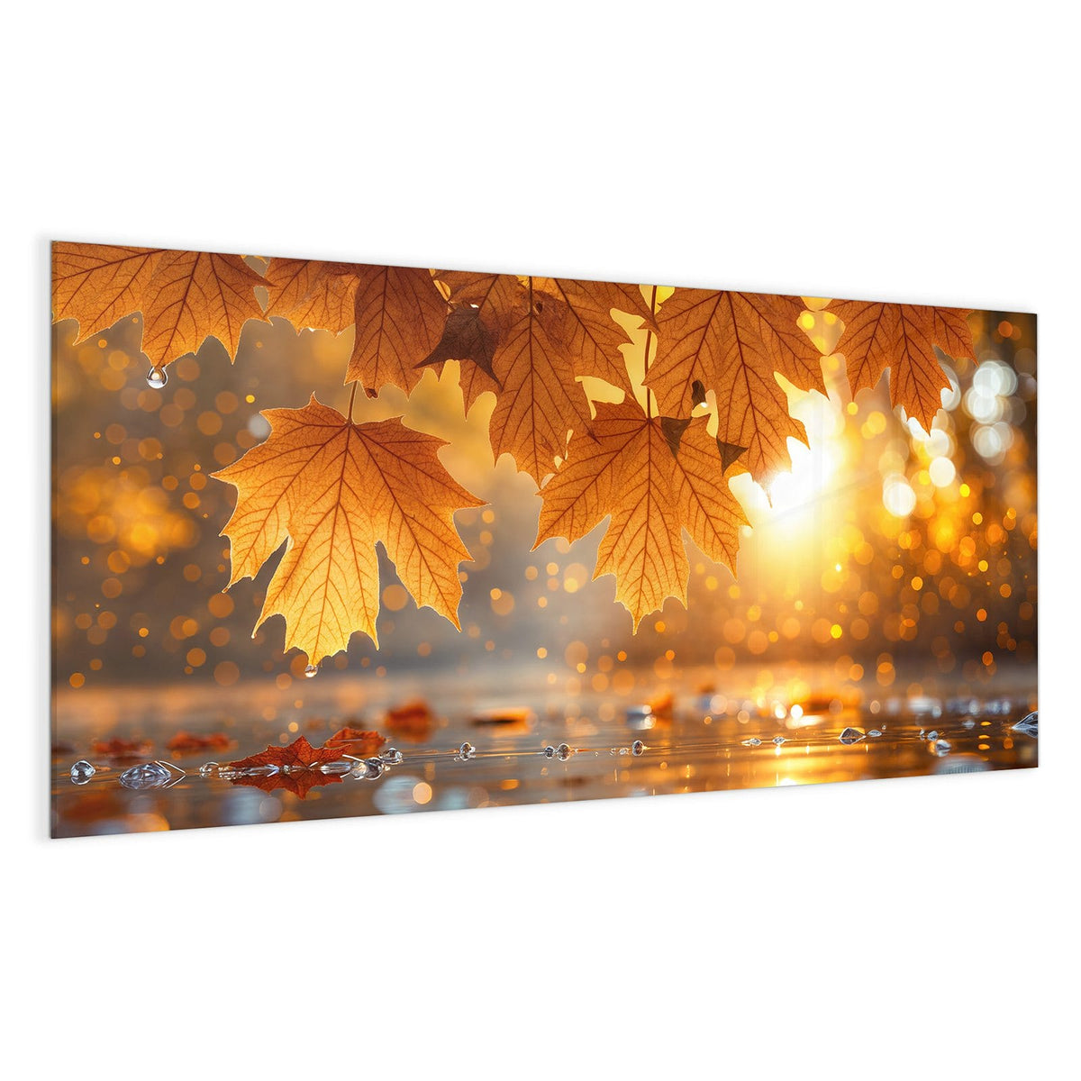 Große orangegoldene Ahornblätter hängen über einer spiegelnden Wasserfläche mit Lichtbokeh