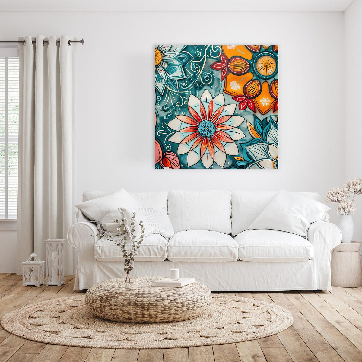 Glasbild Ornamente und Blüten an der Wand – Große gemalte Blüten in Weiß, Koralle und Orange auf türkisem Grund mit Ornamentranken