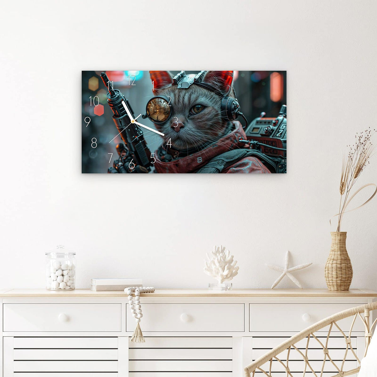 Wanduhr Cyberkatze aus Glas – Querformat 60 × 30 cm – Katze mit High-Tech-Brille in Neon