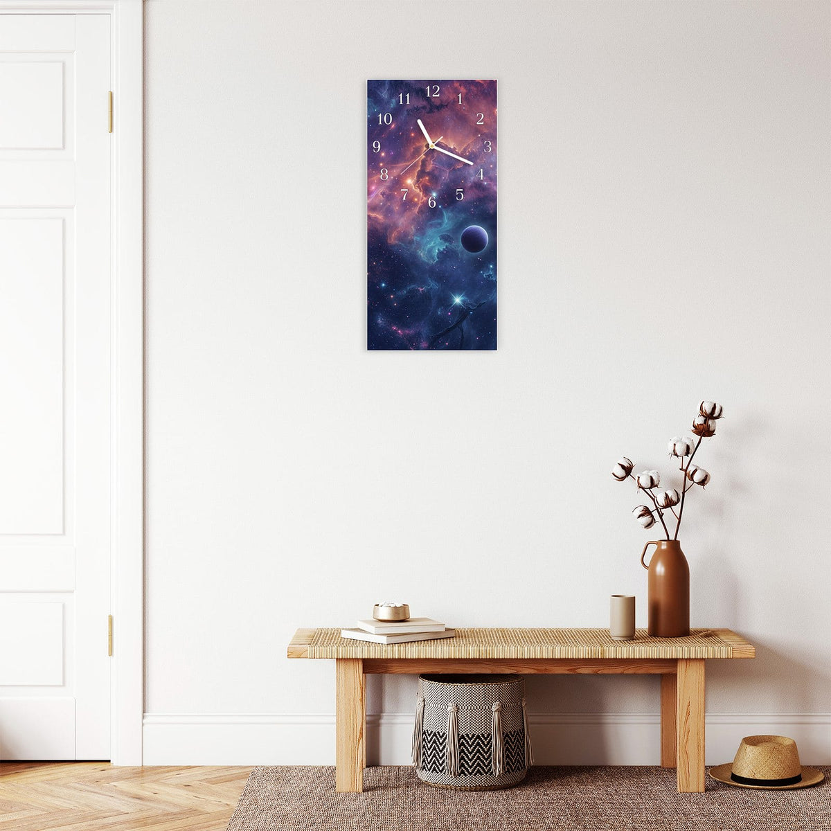 Moderne Wanduhr aus Glas mit Farbtiefe – Wanduhr Kosmisches Universum aus Glas – Hochformat 30 × 60 cm