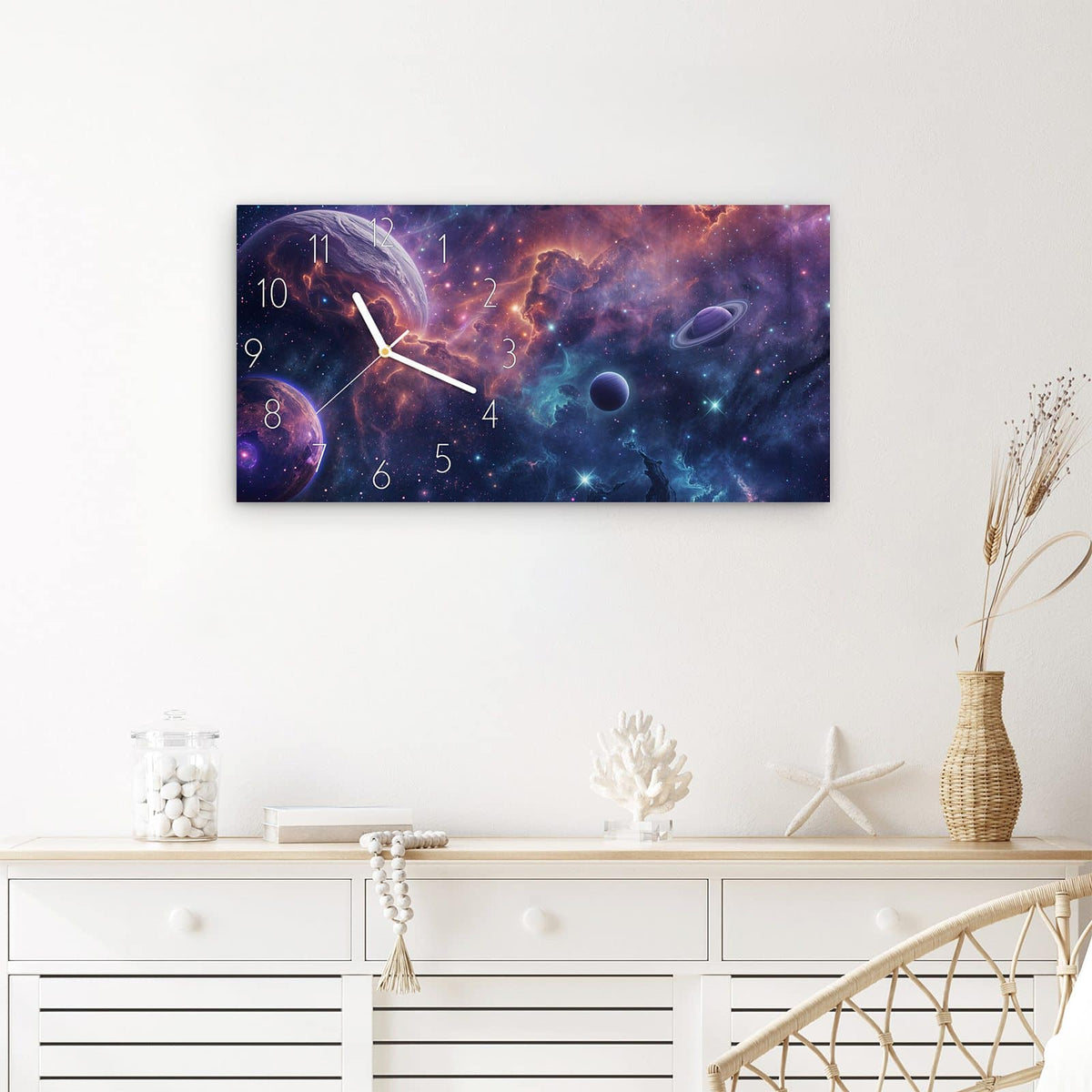 Wanduhr Kosmisches Universum aus Glas – Querformat 60 × 30 cm – Galaktische Wolken mit Planeten