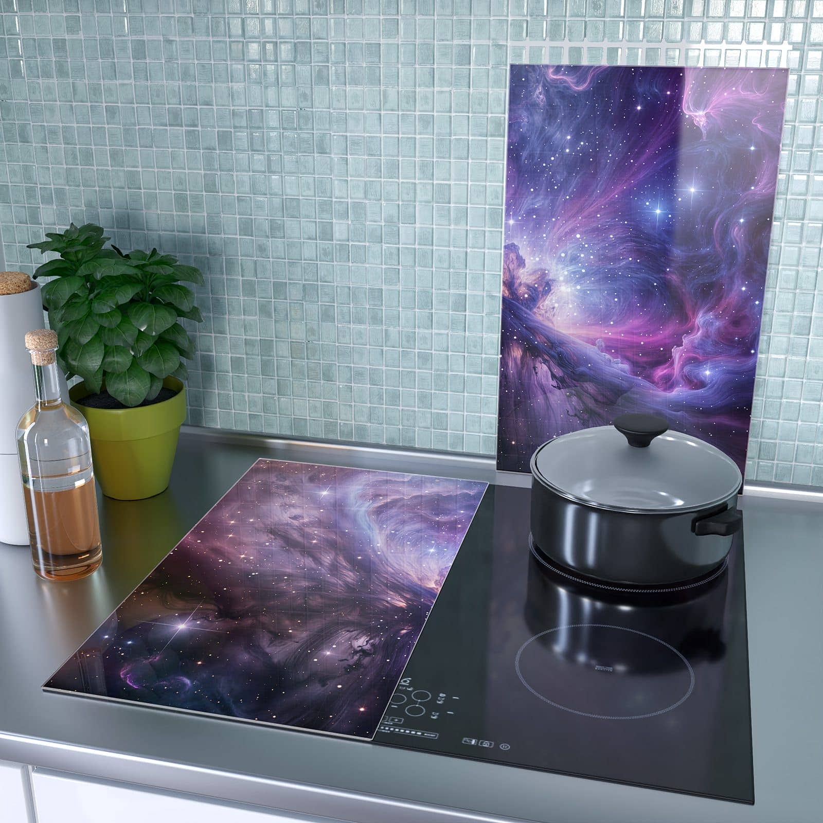 2-teilige Glasabdeckplatte für Ceranfeld mit Galaktisches Leuchten-Motiv als Spritzschutz hinter dem Kochfeld