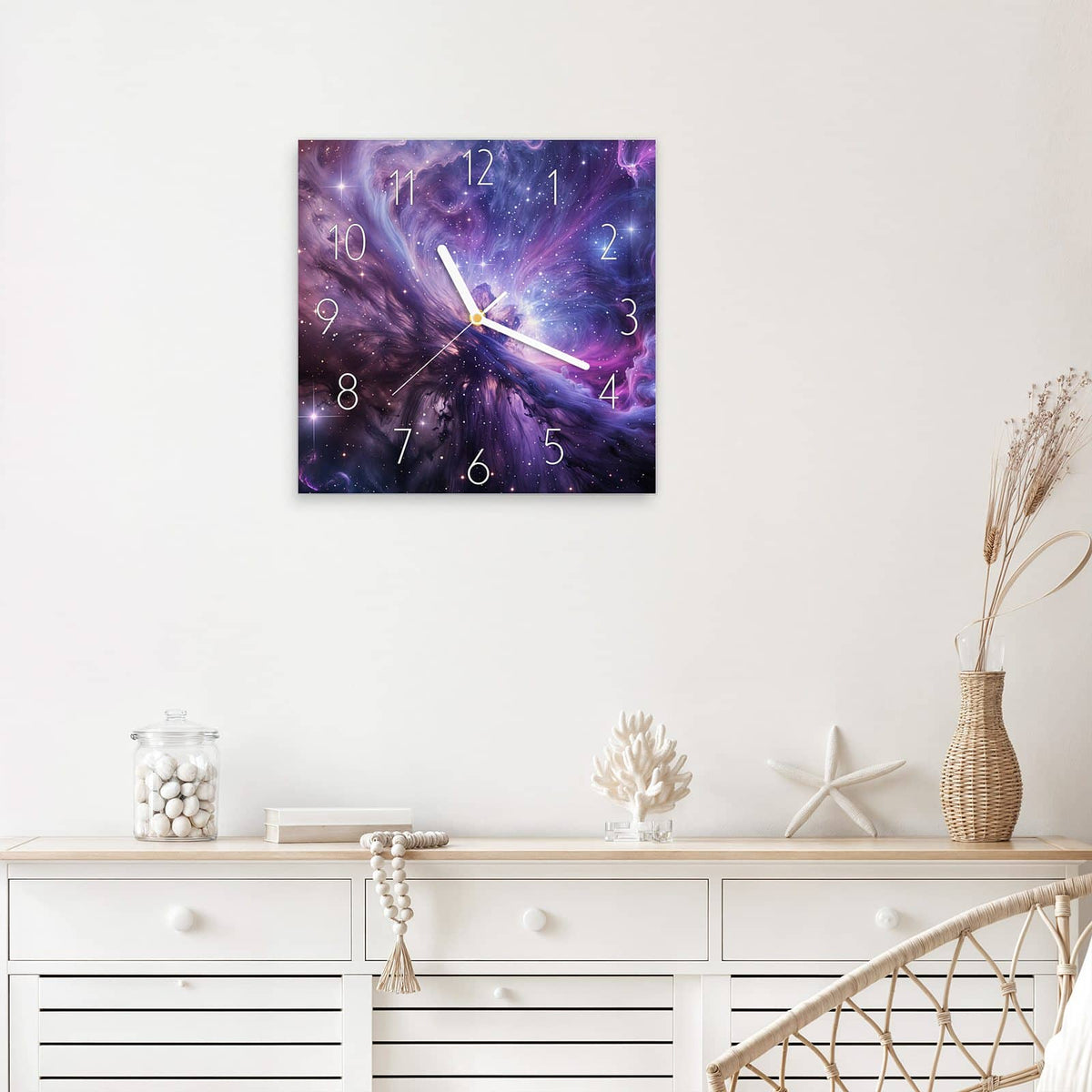 Wanduhr Violetter Sternennebel aus Glas – Quadratisch 30 × 30 cm – Violette Nebel mit weißen Sternen