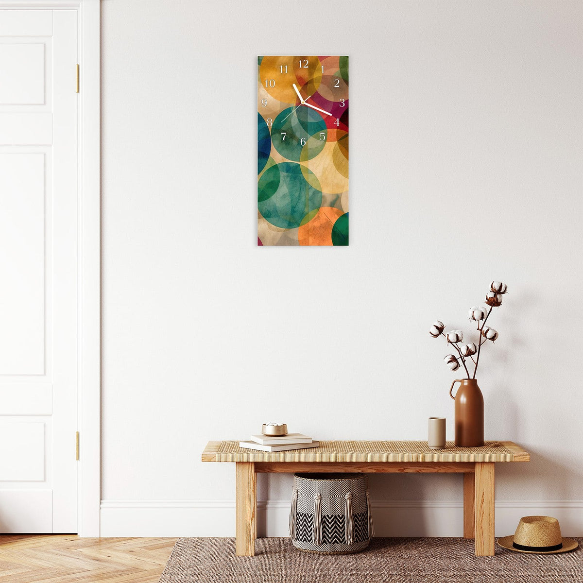 Moderne Wanduhr aus Glas mit Farbtiefe – Wanduhr Farbenfrohe Kreise aus Glas – Hochformat 30 × 60 cm