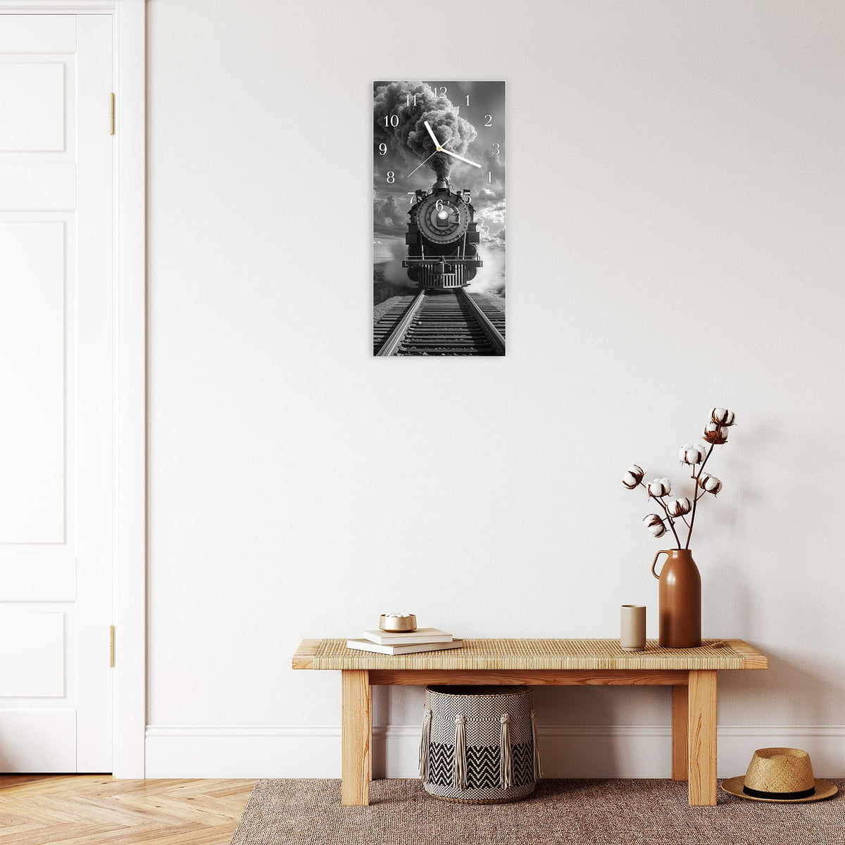 Moderne Wanduhr aus Glas mit Farbtiefe – Wanduhr Dampflok in Wüste aus Glas – Hochformat 30 × 60 cm