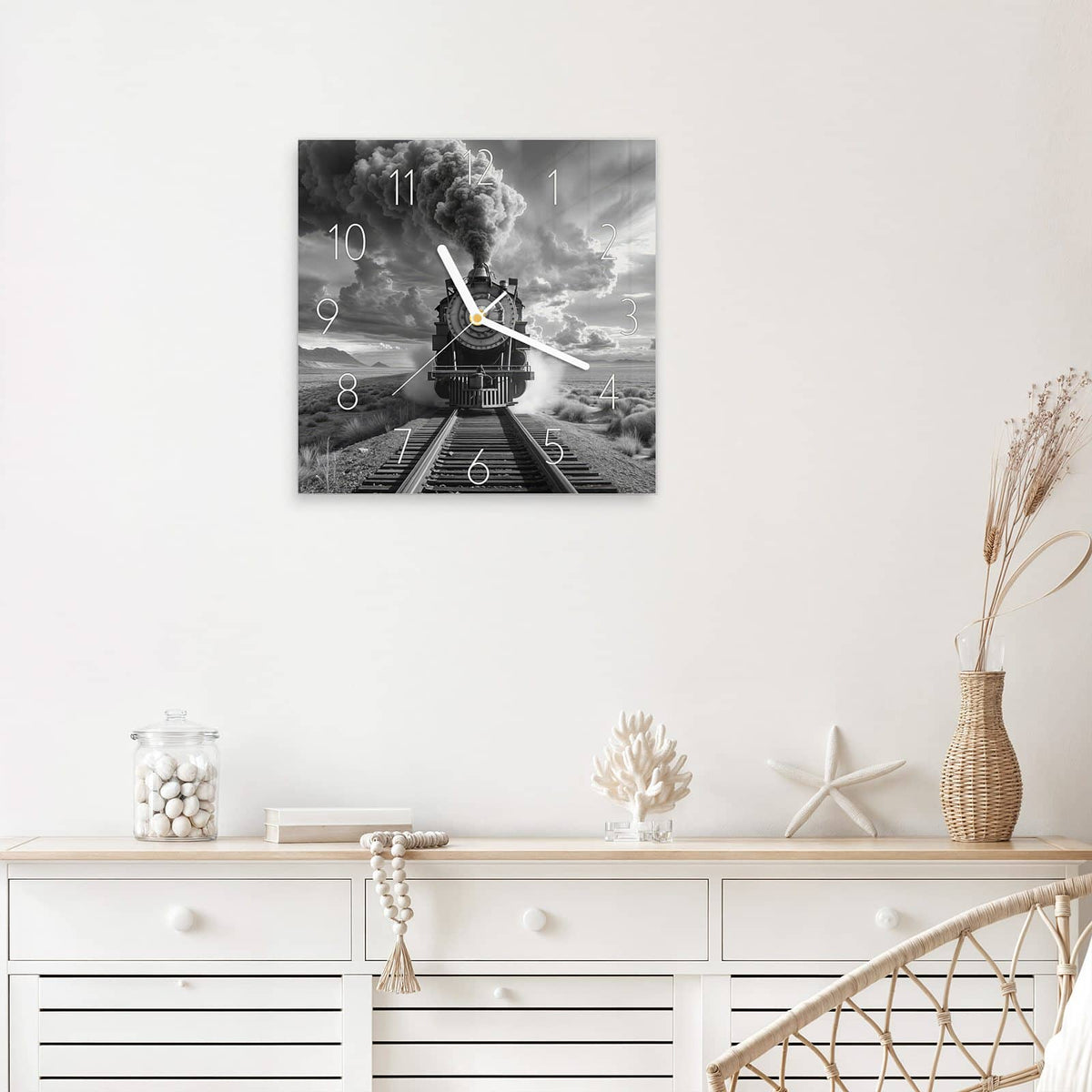 Wanduhr Dampflok unter Wolken aus Glas – Quadratisch 30 × 30 cm – Dampflok unter dramatischen Wolken