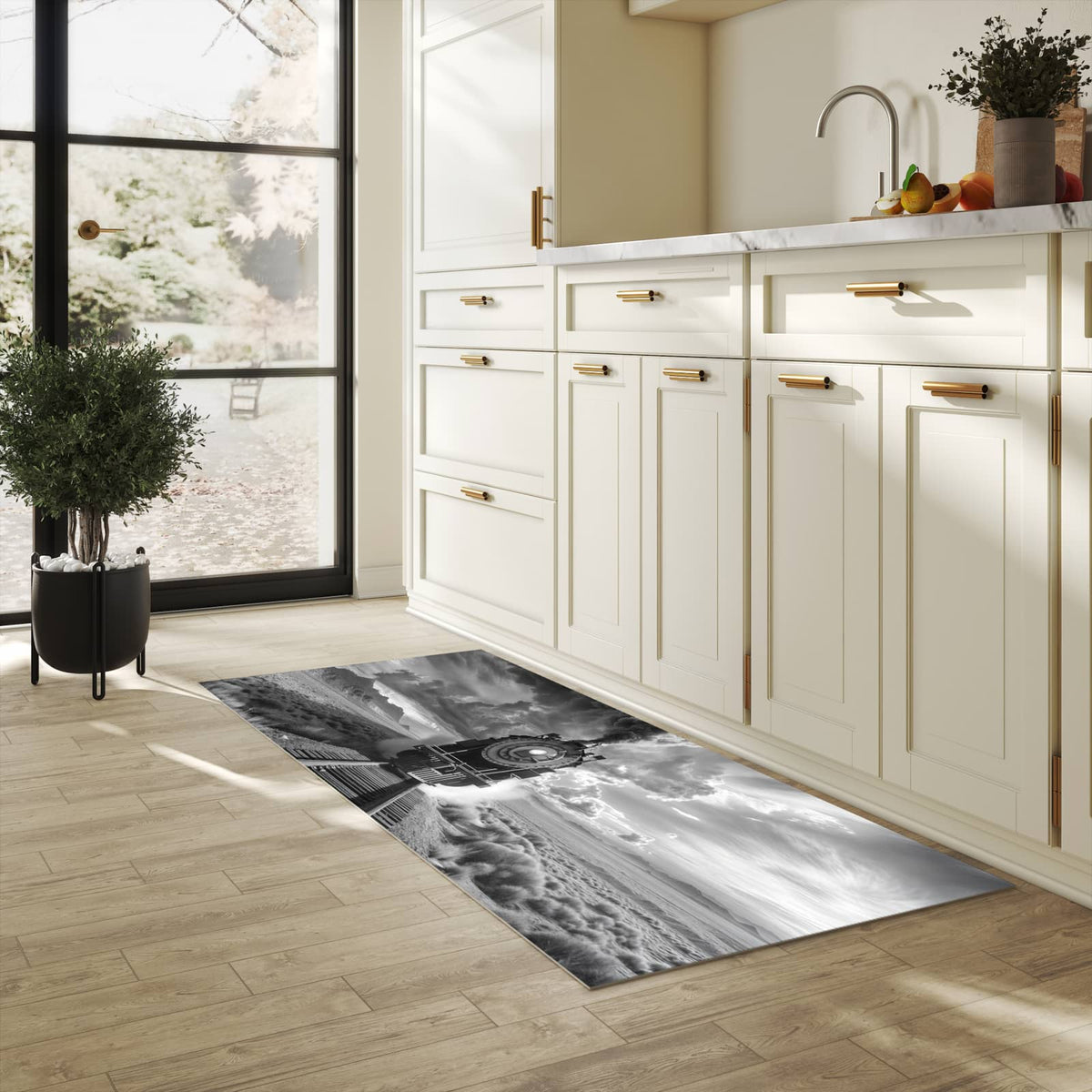 Waschbarer Teppich fürs Esszimmer mit Motiv Dampflok in Wüste in heller Küche