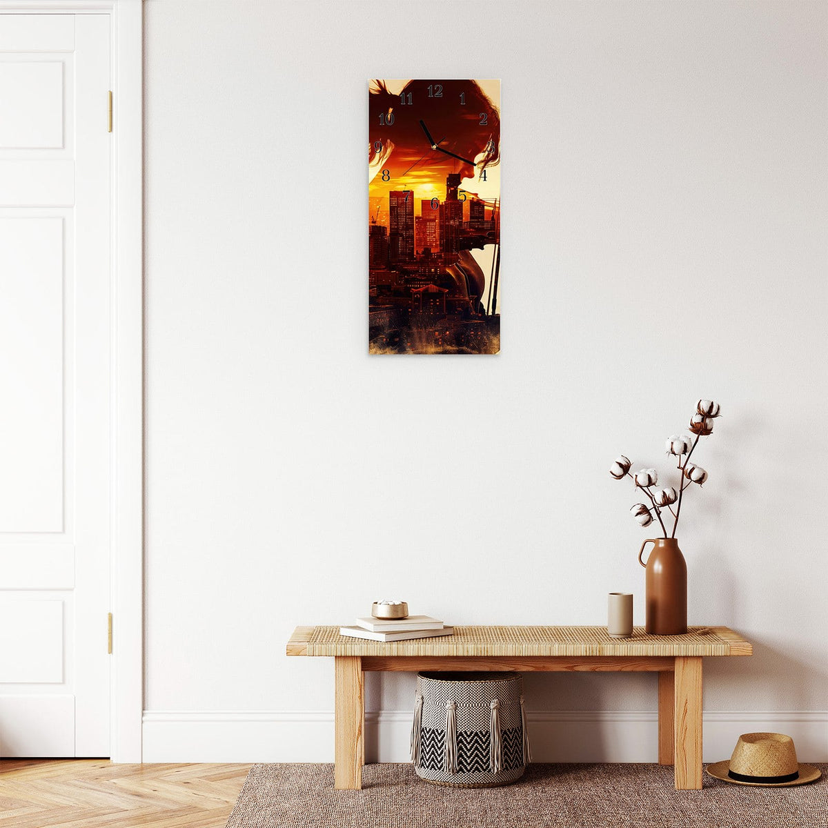 Moderne Wanduhr aus Glas mit Farbtiefe – Wanduhr Geige vor Skyline aus Glas – Hochformat 30 × 60 cm