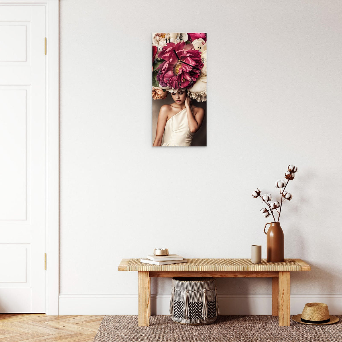 Moderne Wanduhr aus Glas mit Farbtiefe – Wanduhr Blumenhut Portrait aus Glas – Hochformat 30 × 60 cm