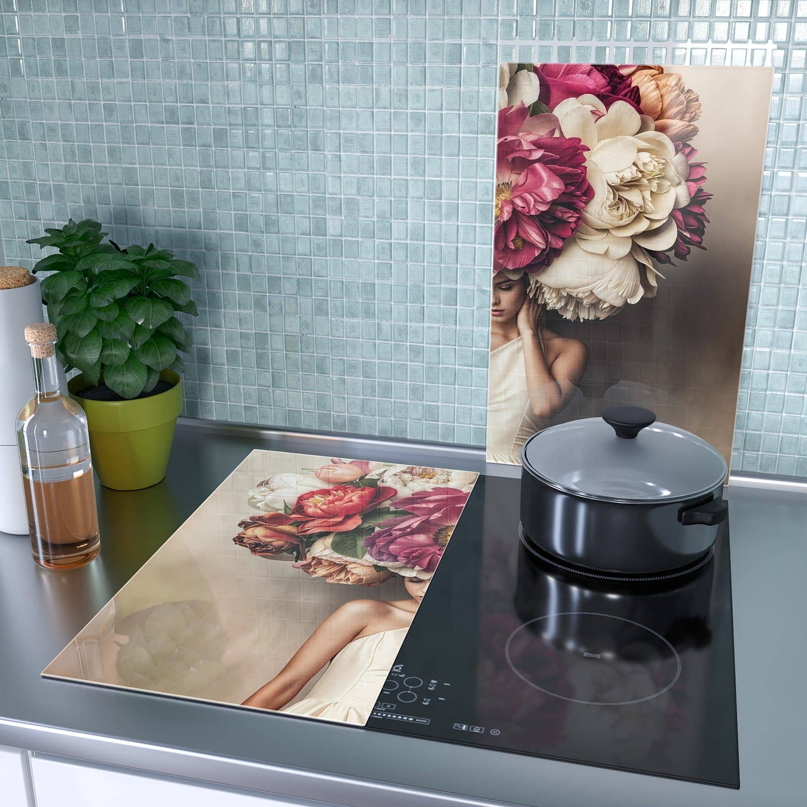 2-teilige Herdabdeckplatte mit Blumenhut Portrait-Motiv als Spritzschutz hinter dem Kochfeld