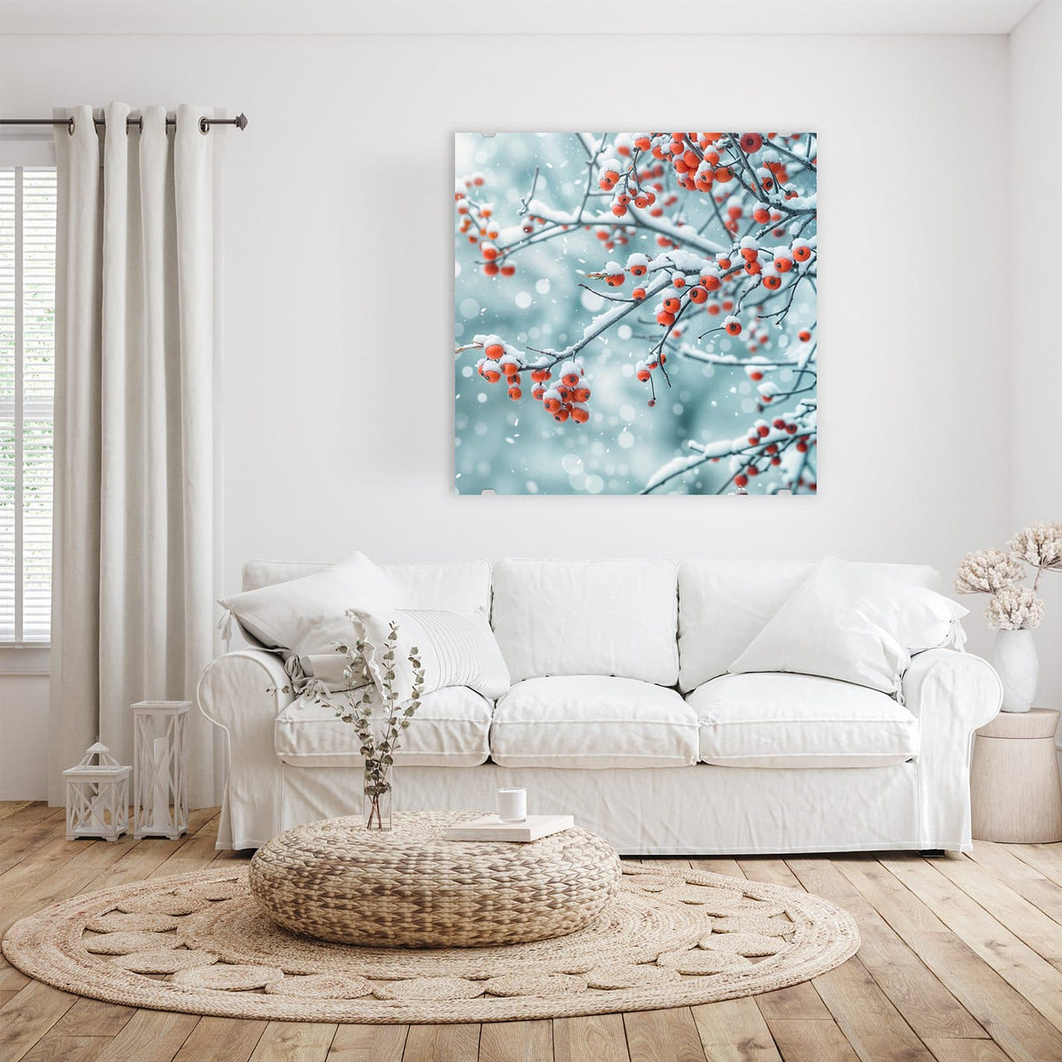 Glasbild Beeren im Schnee an der Wand – Orangerote Beeren an schneebedeckten Zweigen, Schneeflocken fallen vor hellblauem Grund