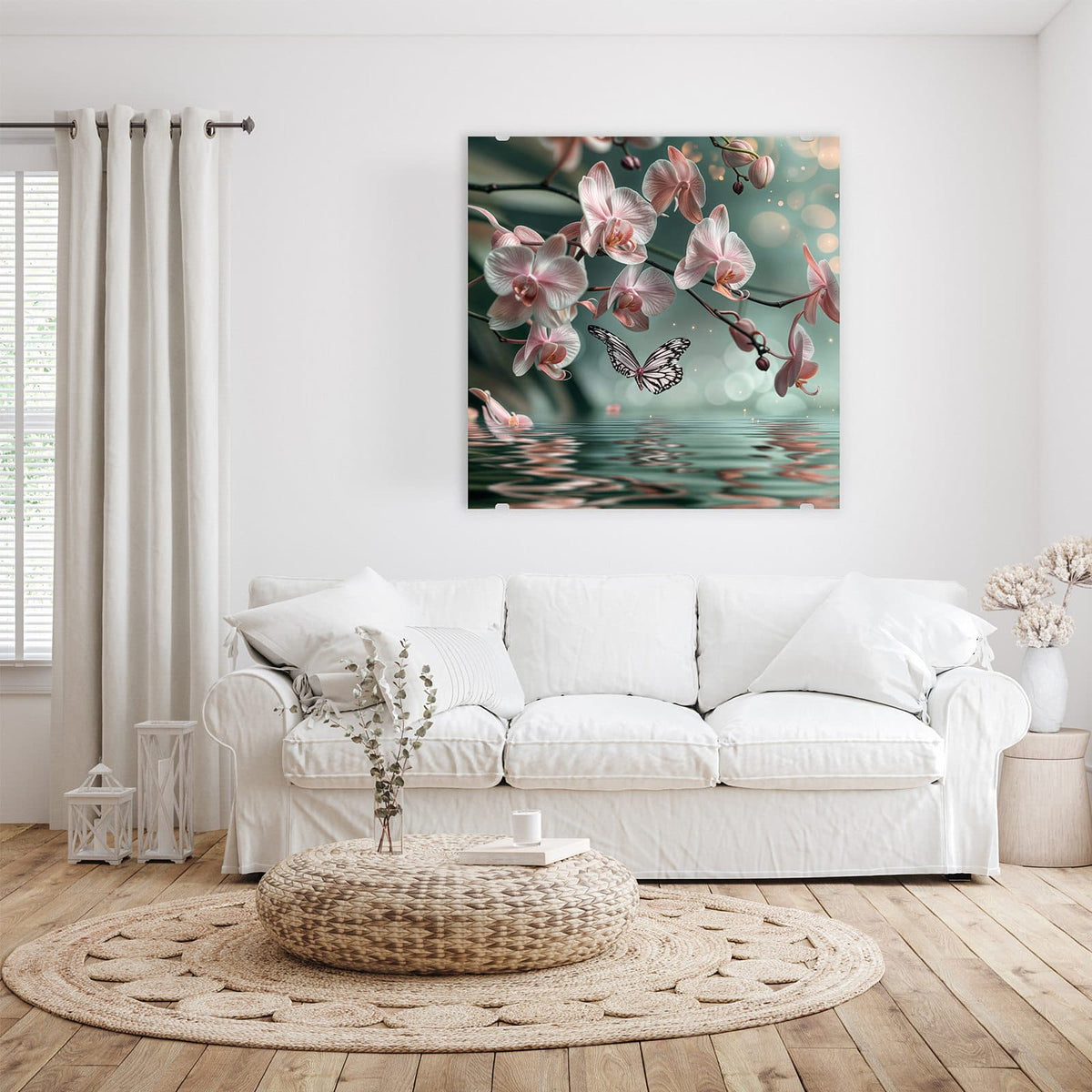 Glasbild Orchidee am Wasser an der Wand – Rosa Orchideenzweige über einer spiegelnden Wasserfläche, dazu ein gezeichneter Schmetterling.
