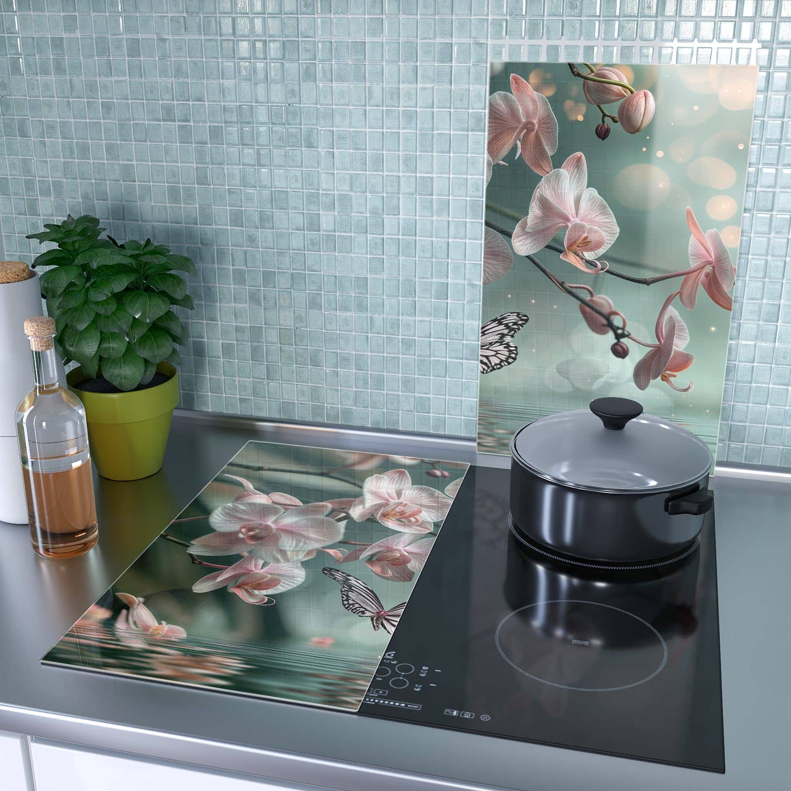 2-teilige Herdabdeckung für Induktionsfeld mit Orchideen Schmetterling-Motiv als Spritzschutz hinter dem Kochfeld
