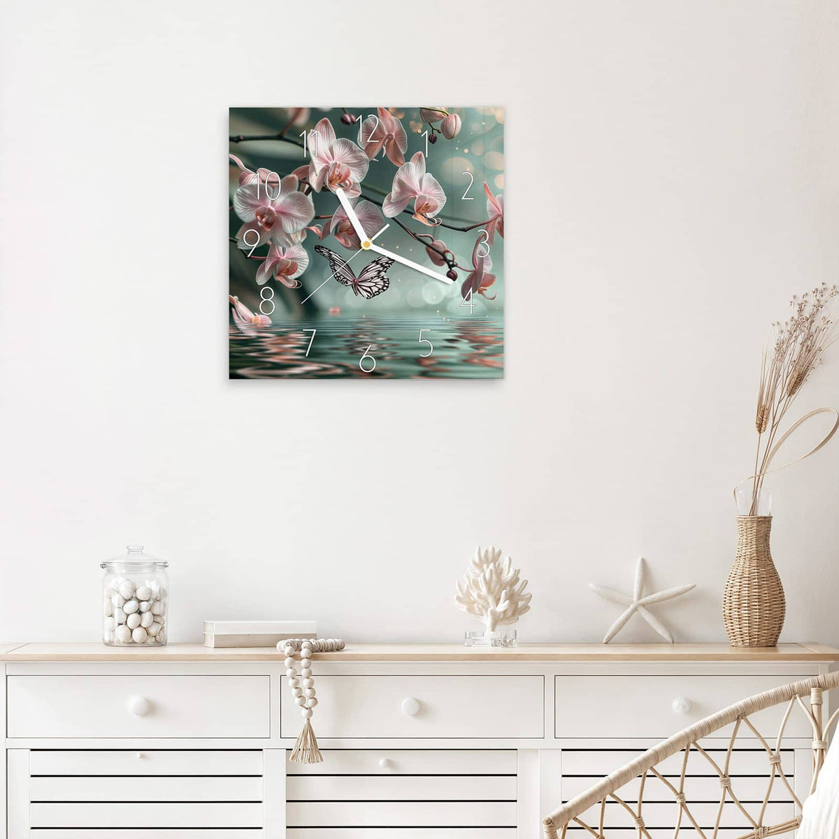 Wanduhr Orchidee am Wasser aus Glas – Quadratisch 30 × 30 cm – Orchidee über stillem Wasser