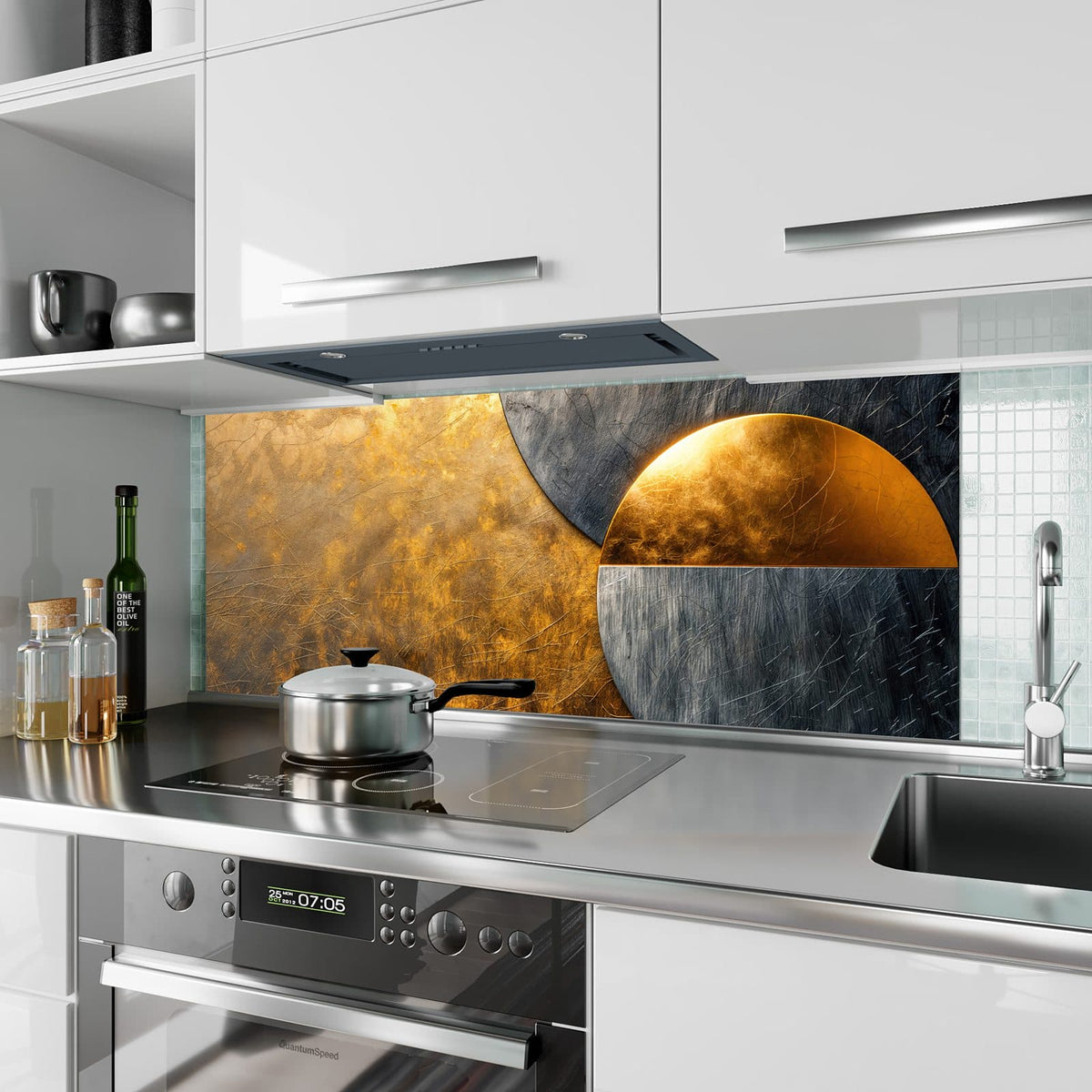 Küchenrückwand aus Glas Kreise in Gold und Grau im Hochformat als Spritzschutz hinter dem Kochfeld, über dem Fliesenspiegel montiert