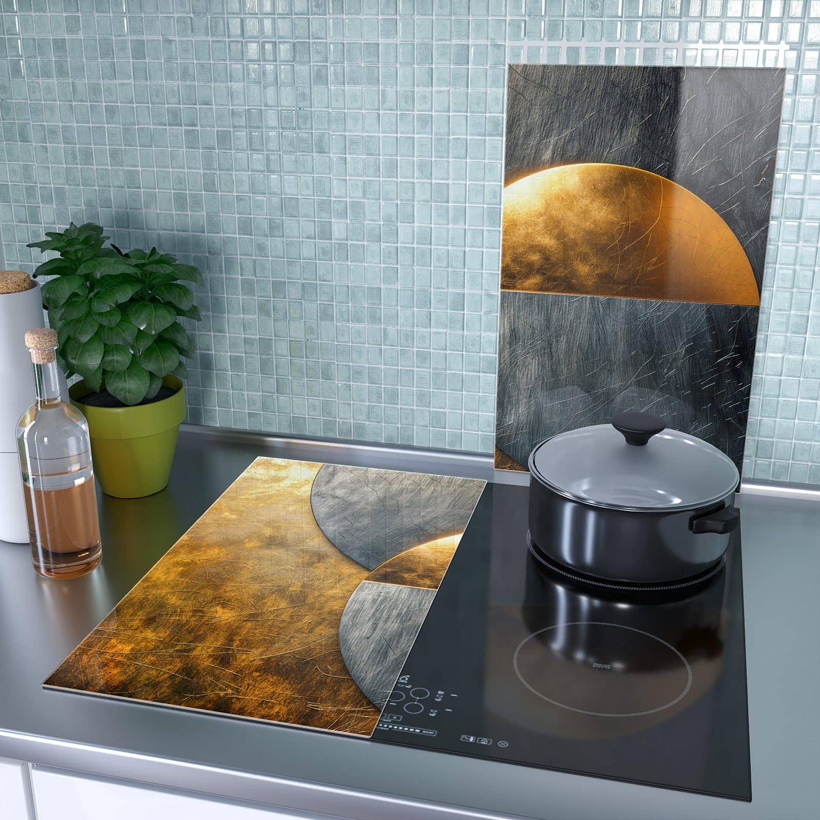 2-teilige Herdabdeckung aus Holz mit Metallkreise Gold Silber-Motiv als Spritzschutz hinter dem Kochfeld