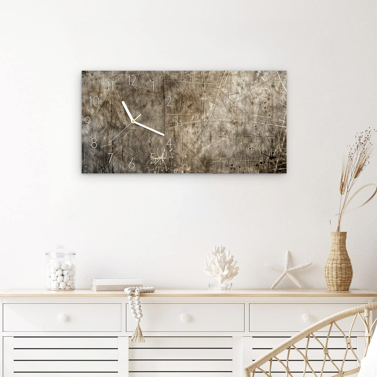 Wanduhr Abstrakte Kratzstruktur aus Glas – Querformat 60 × 30 cm – Kratzer und Sprenkel auf Dunkelgrau