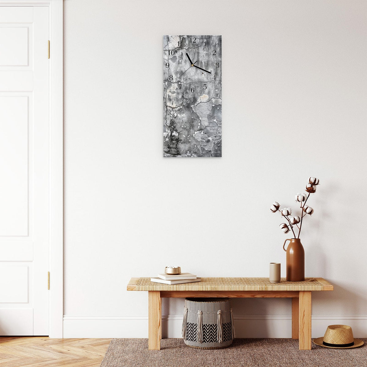 Moderne Wanduhr aus Glas mit Farbtiefe – Wanduhr Gealterte Wandoberfläche aus Glas – Hochformat 30 × 60 cm