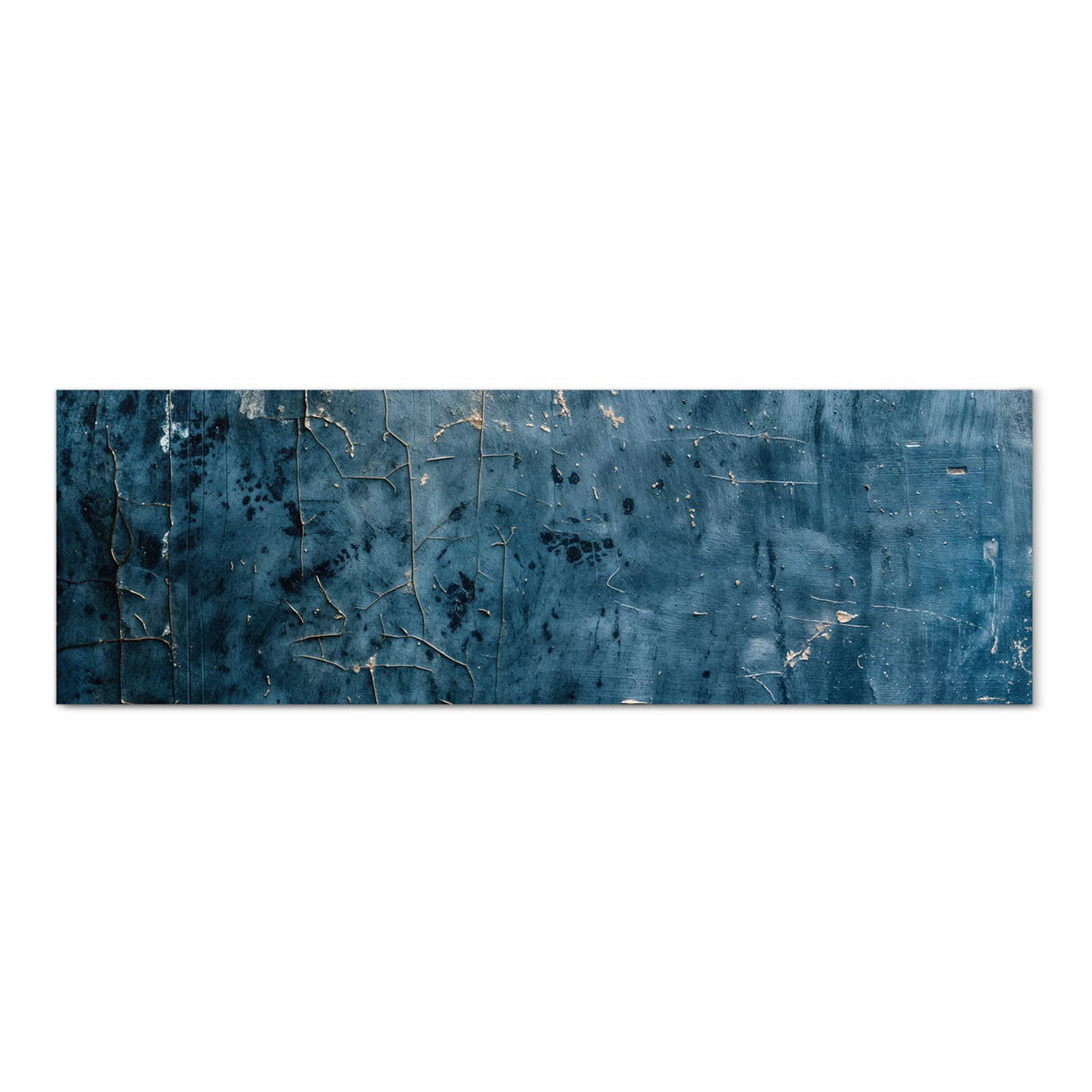Tiefblaue, verwitterte Oberfläche mit feinem Rissnetz und hellen Kratzern