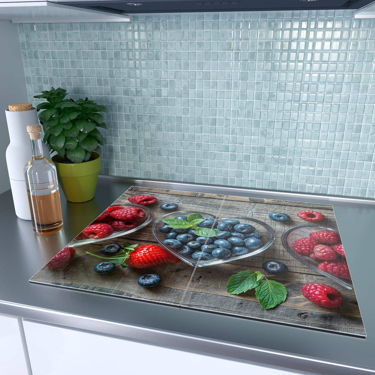 Herdabdeckplatte Beeren in Herzschalen – Beeren in herzförmigen Glasschalen