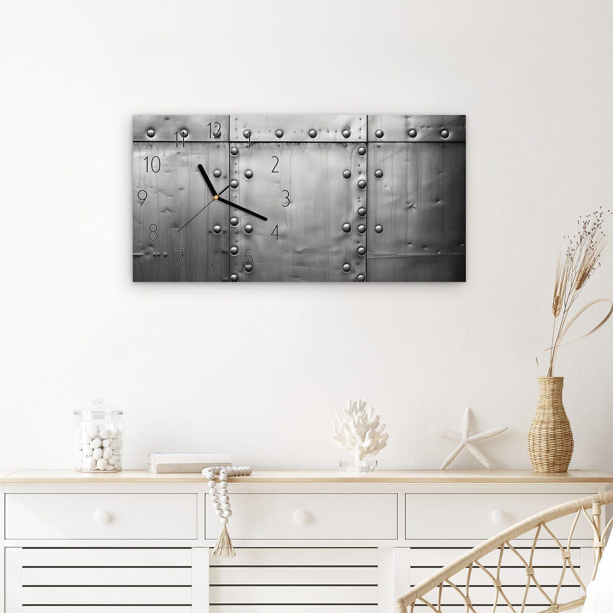 Wanduhr Metallplattenoptik aus Glas – Querformat 60 × 30 cm – Graue Metallplatten mit Nieten