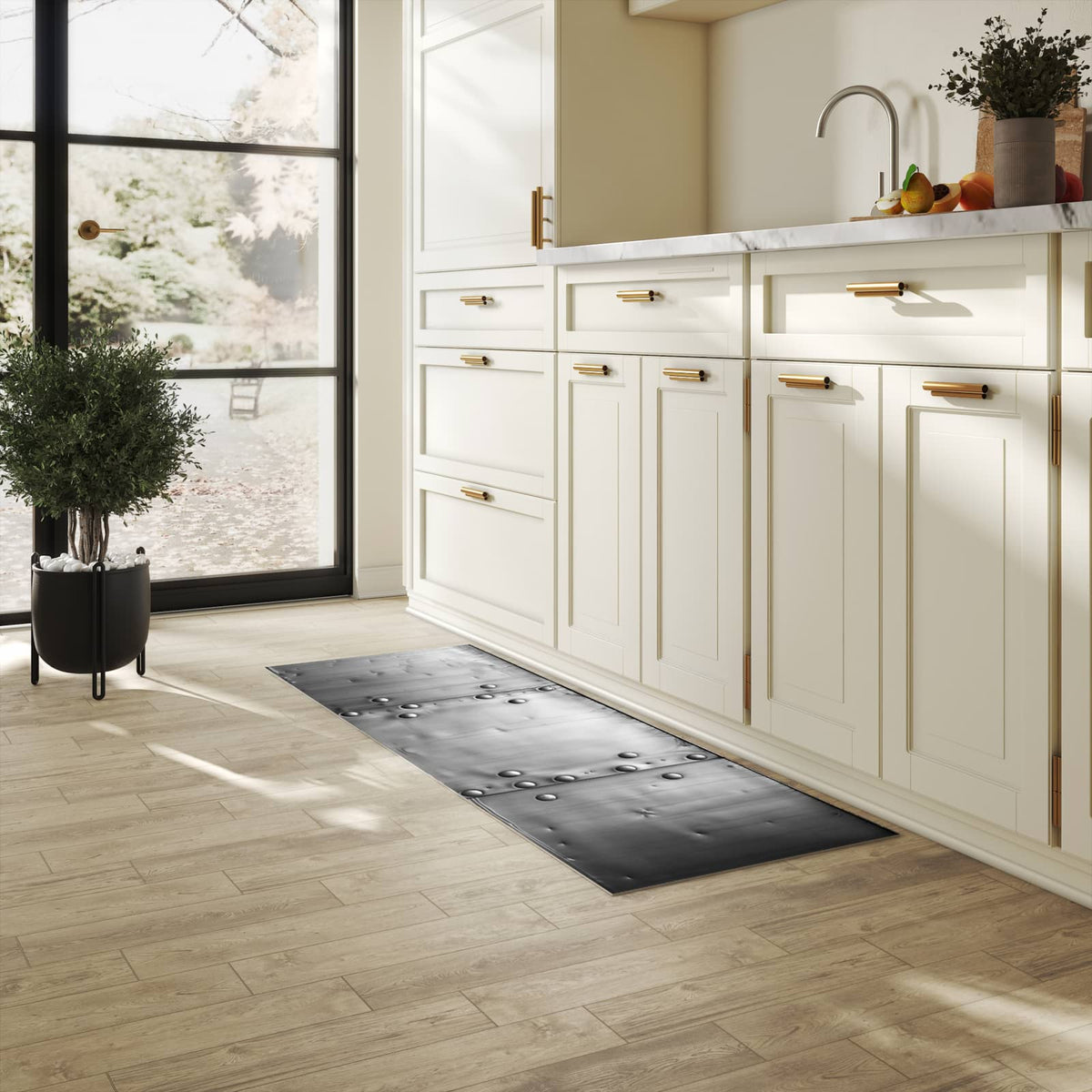Fleckenresistenter langer Teppich mit Motiv Metallplattenoptik in heller Küche