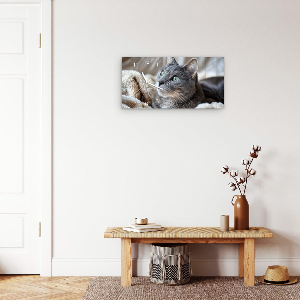 Moderne Wanduhr aus Glas mit Farbtiefe – Wanduhr Kuschelige Katze aus Glas – Querformat 60 × 30 cm