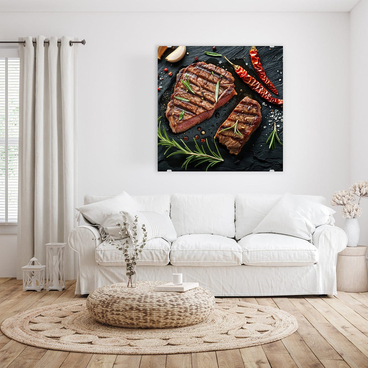 Glasbild Saftiges Rosmarinsteak an der Wand – Zwei gegrillte Steaks mit Rosmarin, Chilischoten und Salz auf schwarzem Schiefer