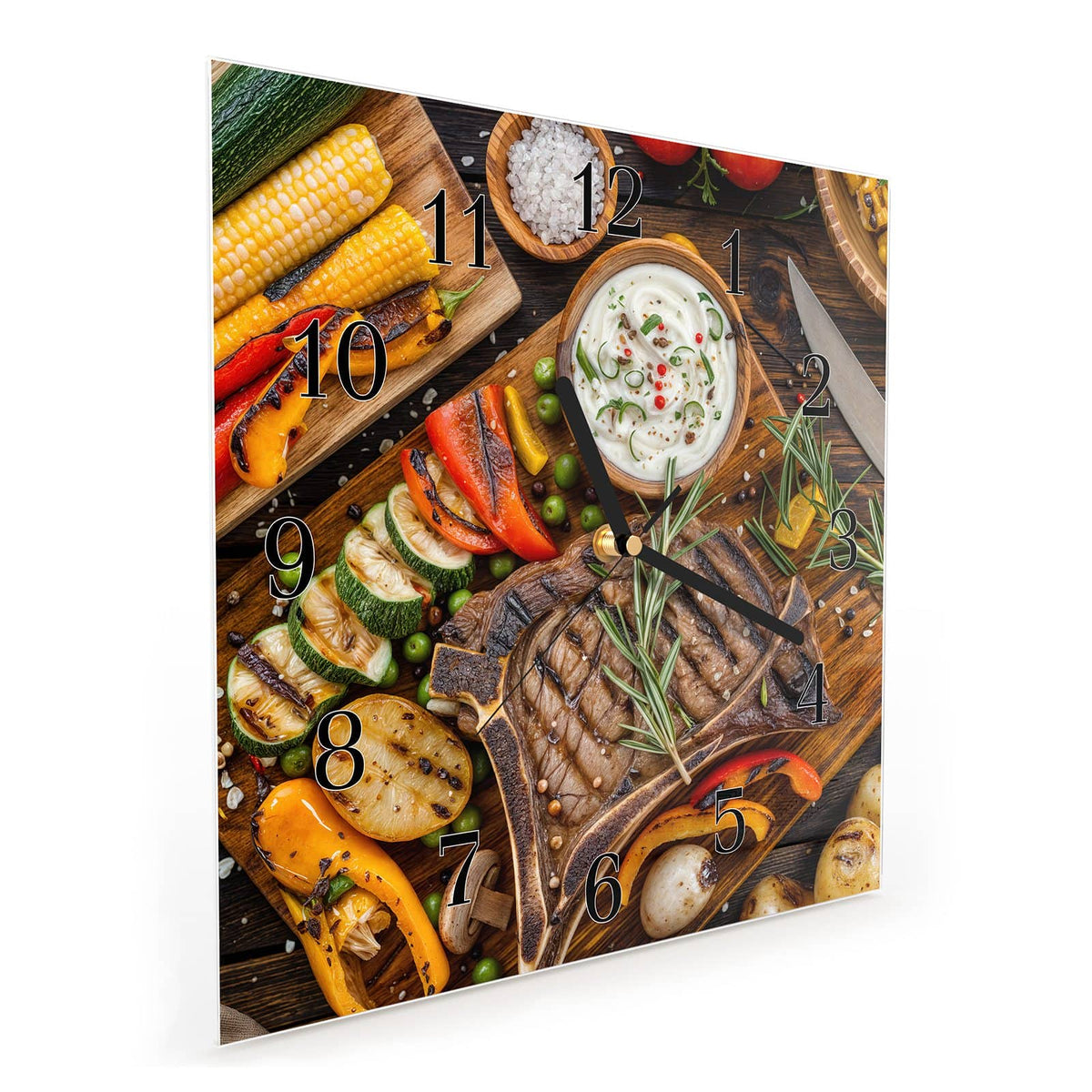 Quadratische Wanduhr aus Glas Steak mit Grillgemüse schräg von der Seite, 4 mm starkes Glas