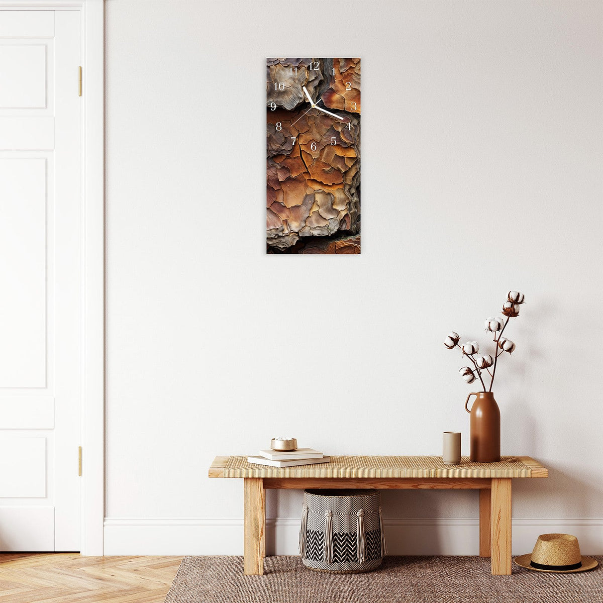 Moderne Wanduhr aus Glas mit Farbtiefe – Wanduhr Baumrindenstruktur aus Glas – Hochformat 30 × 60 cm