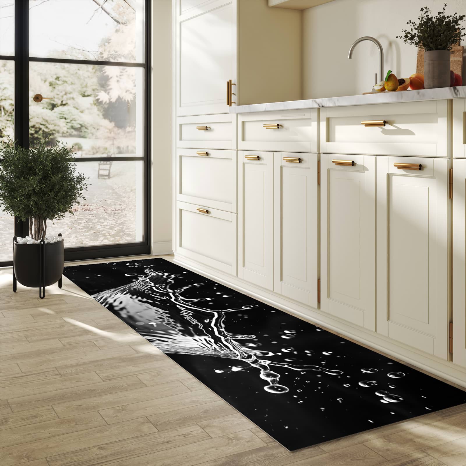 Rutschfester Küchenteppich mit Motiv Sanfte Wasserspritzer in heller Küche