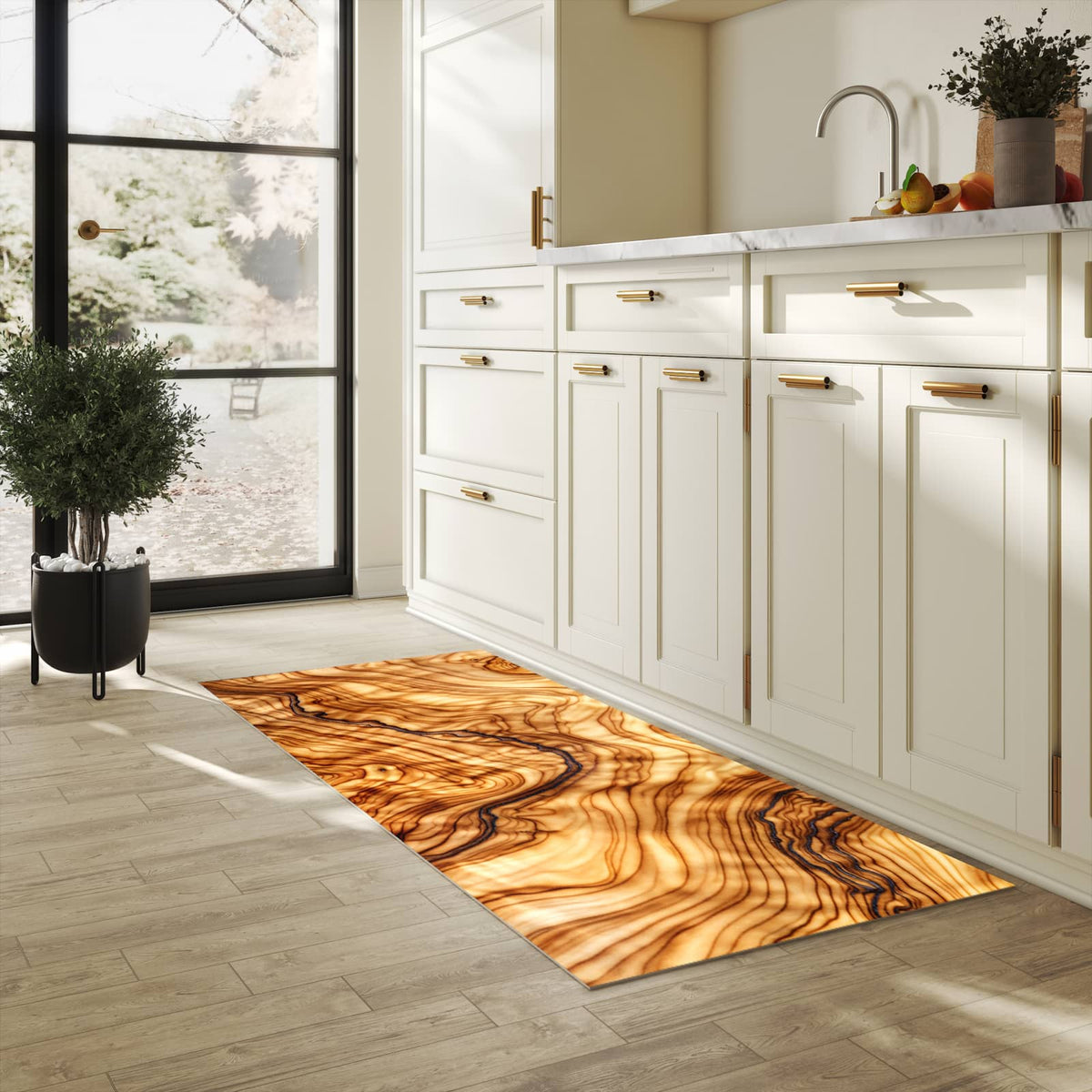 Langlebiger Bodenläufer mit Motiv Holzmuster in heller Küche