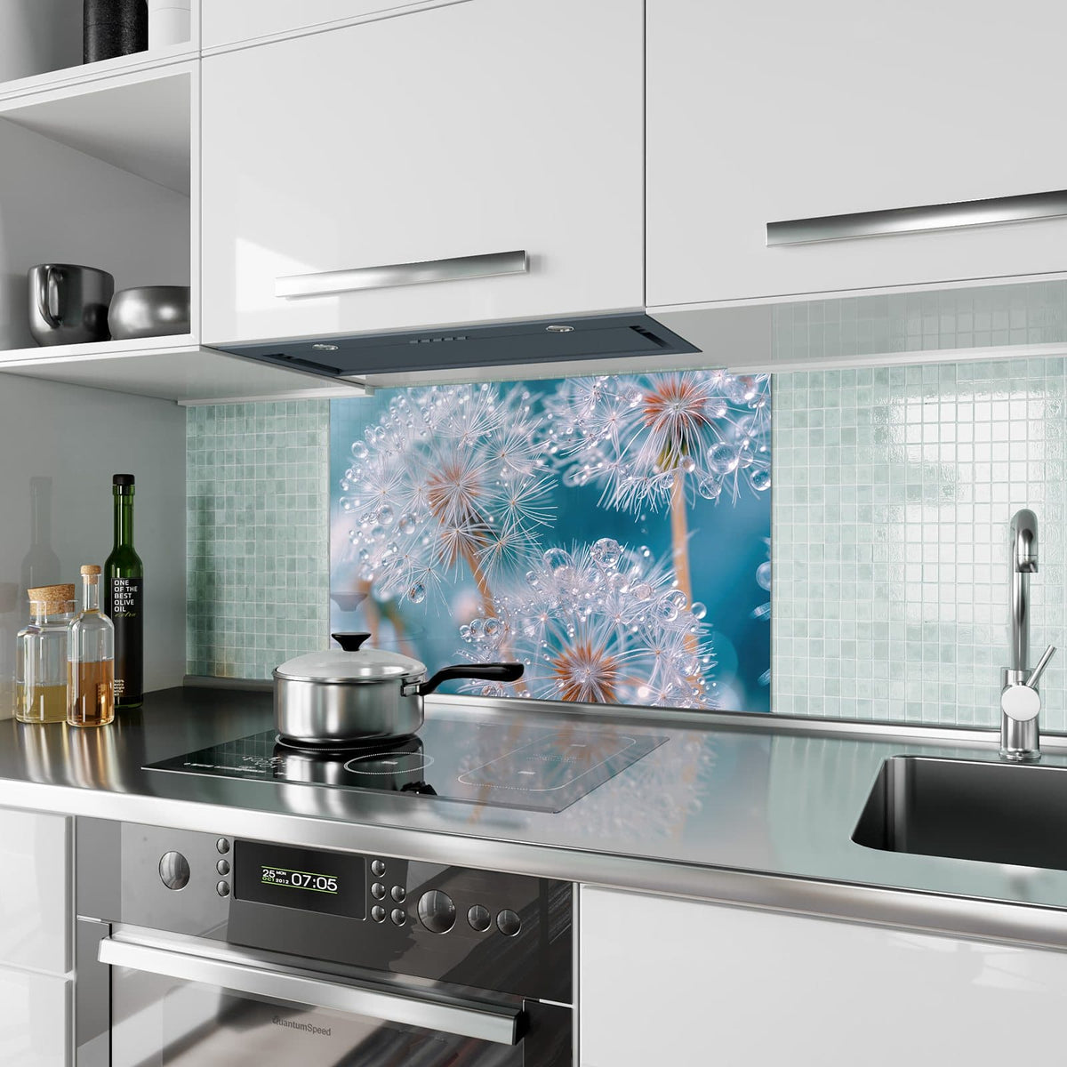 Küchenrückwand aus Glas Pusteblumen mit Tropfen im Hochformat als Spritzschutz hinter dem Kochfeld, über dem Fliesenspiegel montiert