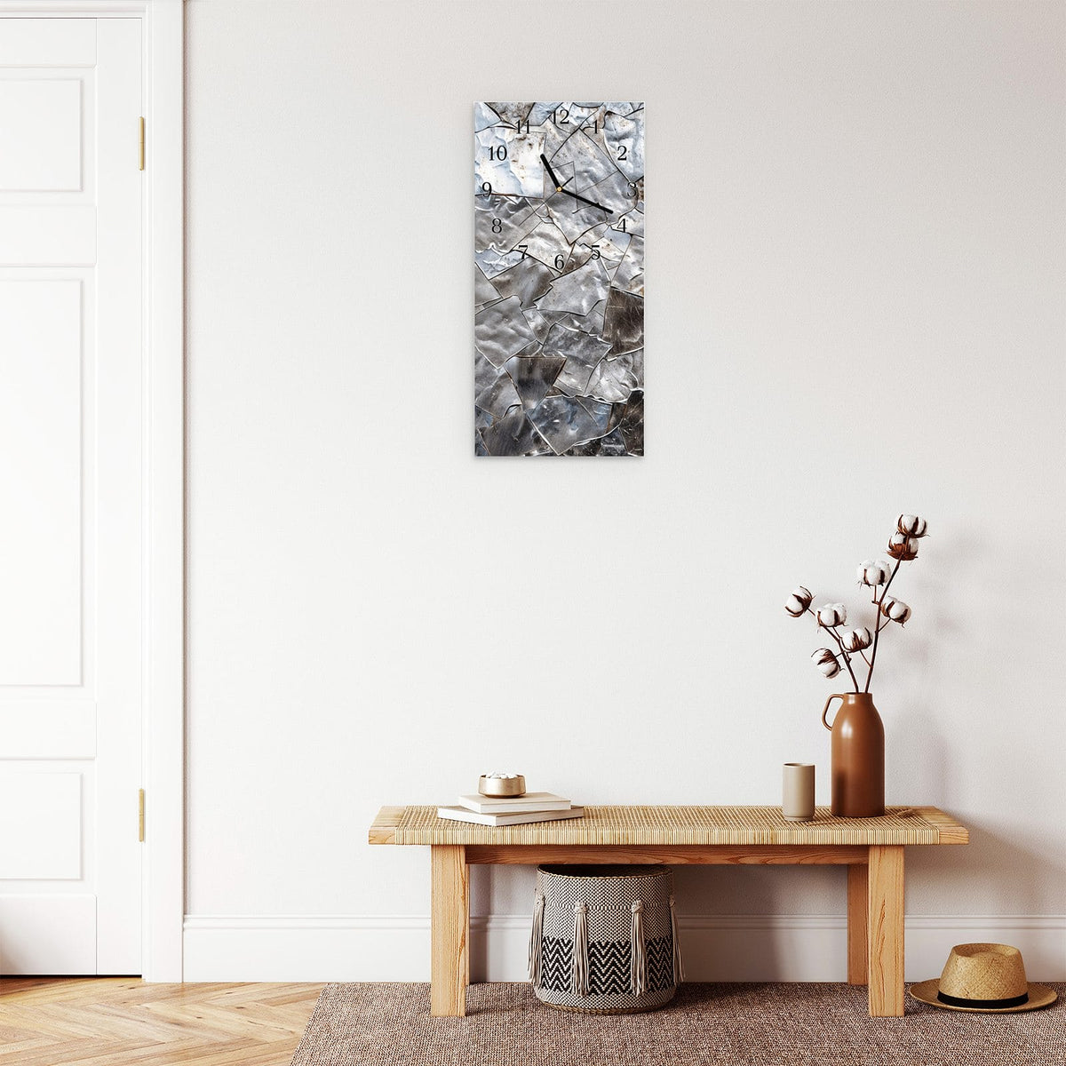Moderne Wanduhr aus Glas mit Farbtiefe – Wanduhr Metallisches Mosaik aus Glas – Hochformat 30 × 60 cm