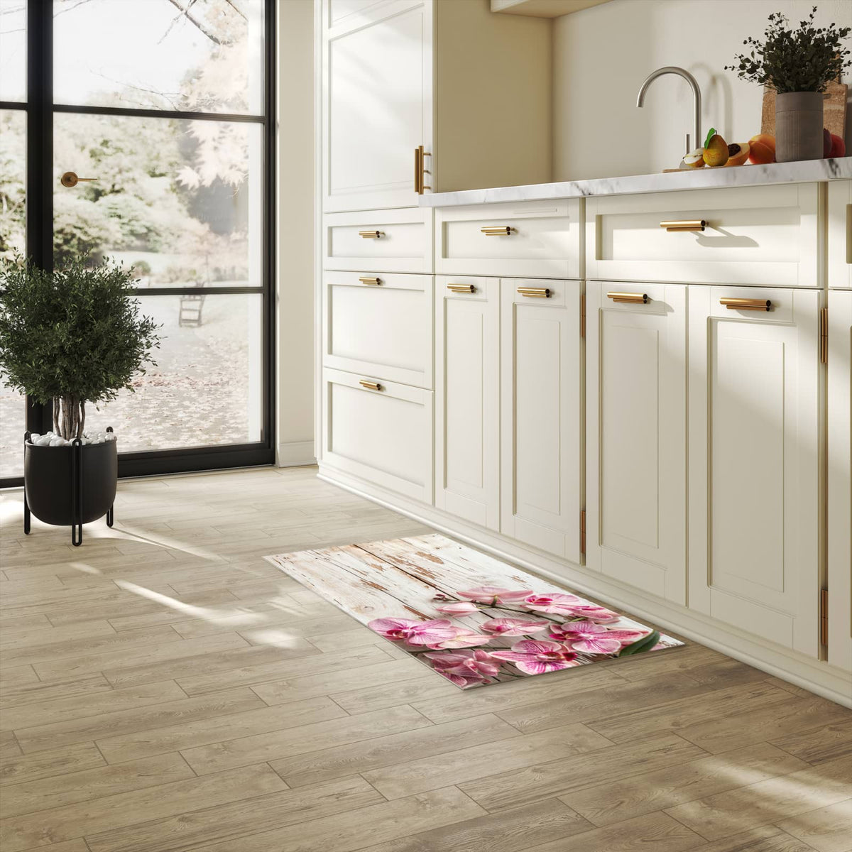 Bodenschonender großer Küchenteppich mit Motiv Orchideen auf Holz in heller Küche