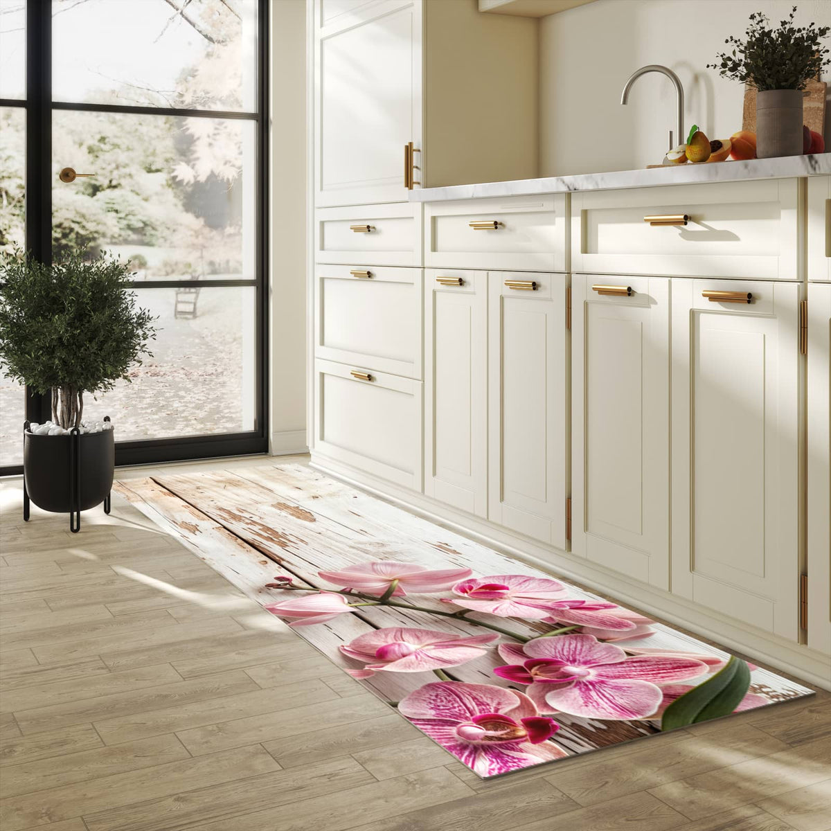 Wasserabweisender waschbarer Küchenläufer mit Motiv Orchideen auf Holz in heller Küche