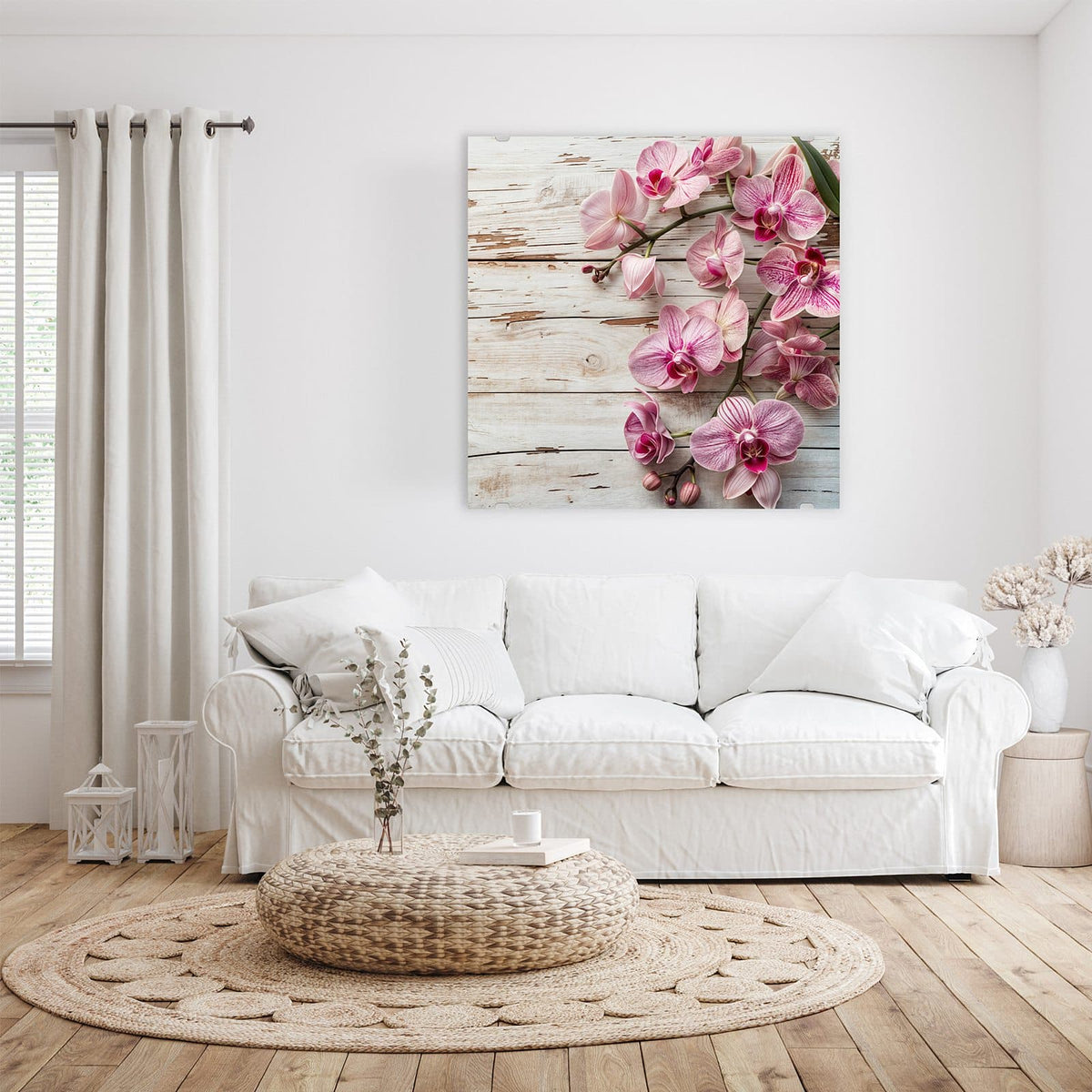 Rosa Orchideenblüten auf weiß verwittertem Holz