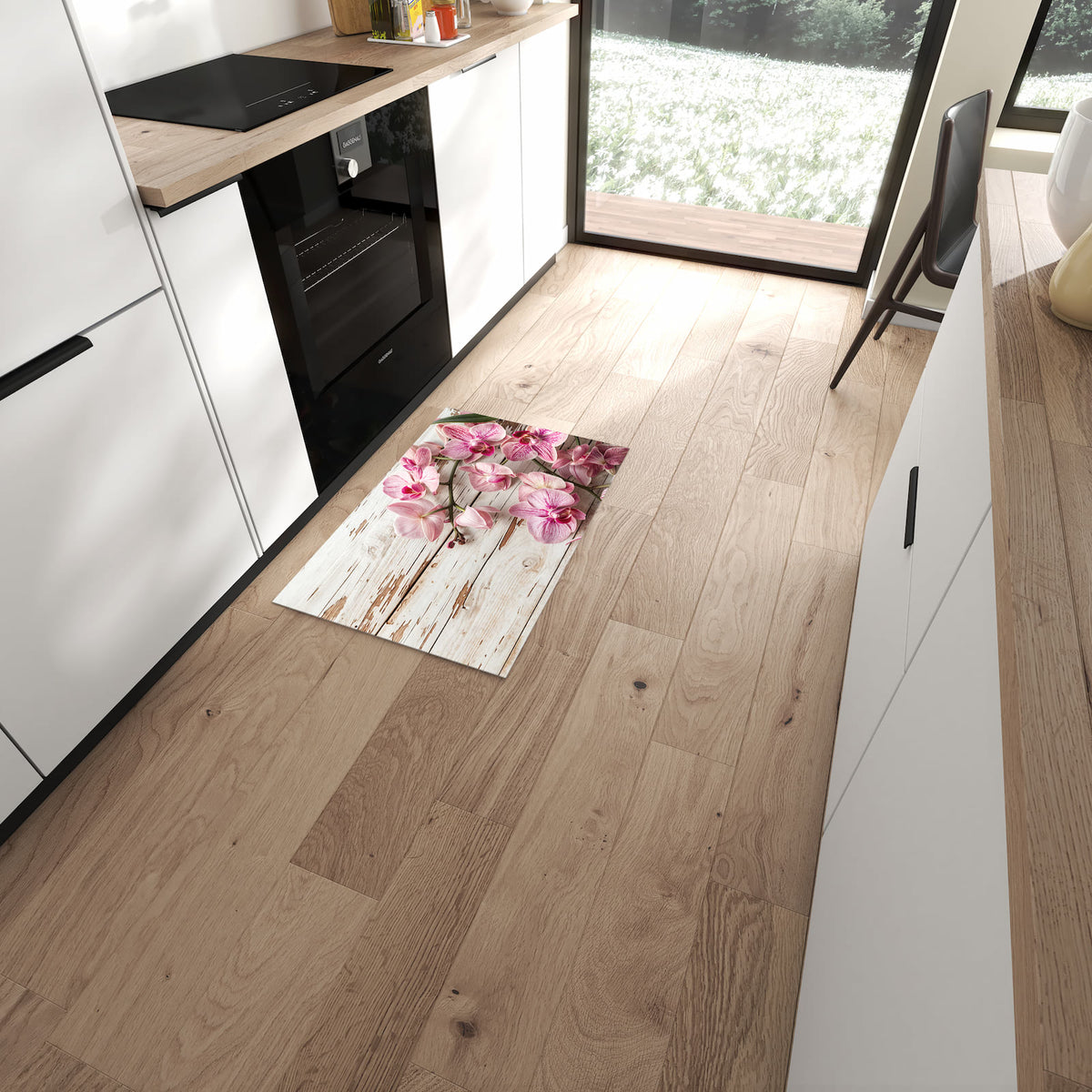 Formstabiler Küchenläufer nach Maß mit Motiv Orchideen auf Holz in moderner Küche