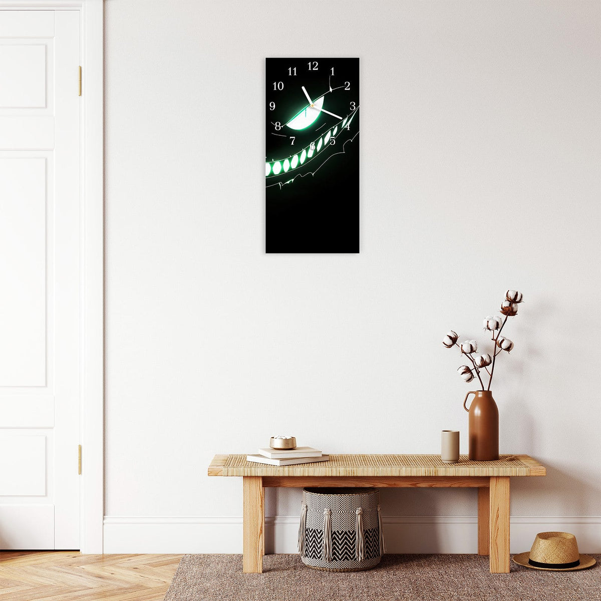 Moderne Wanduhr aus Glas mit Farbtiefe – Wanduhr Grinsendes Gesicht aus Glas – Hochformat 30 × 60 cm