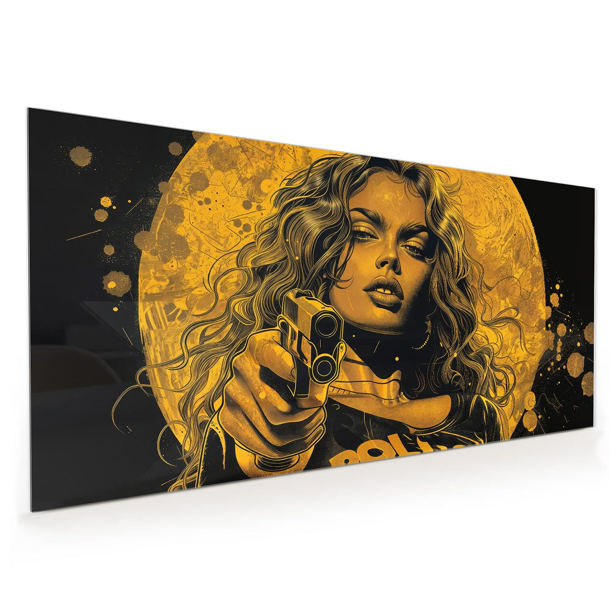 Küchenrückwand aus Glas im Hochformat: Pop-Art-Illustration in Gold und Schwarz: Frau mit Locken, Pistole in der Hand, Schriftzug POLICE auf der Jacke