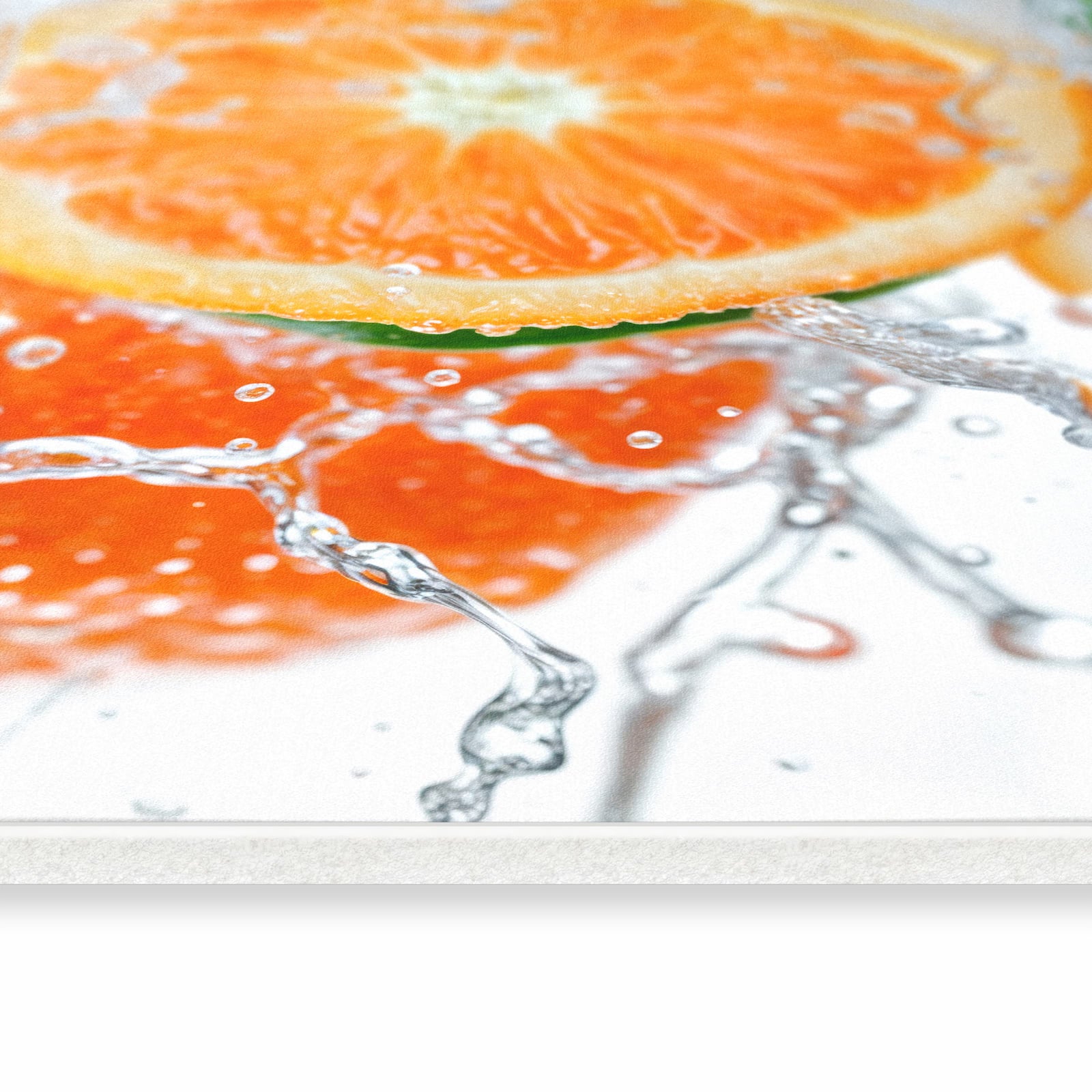 Bodenschonender waschbarer Küchenteppich mit Motiv Spritzige Orangen in seitlicher Ansicht