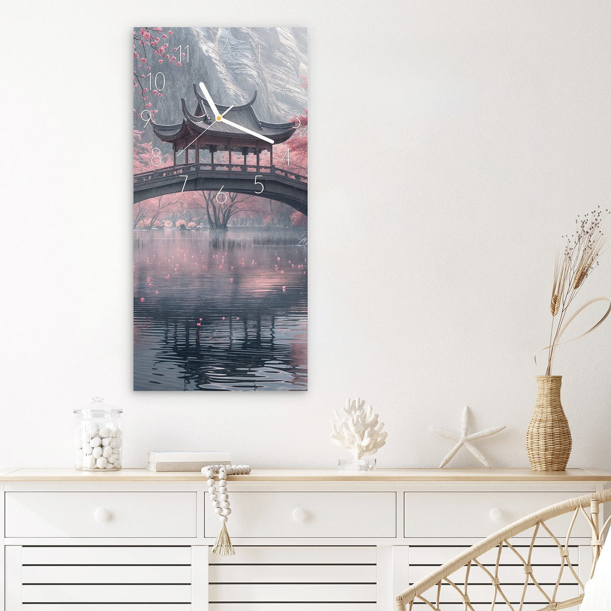 Wanduhr Japanischer Garten aus Glas – Hochformat 30 × 60 cm – Steinpavillon zwischen Kirschblüten