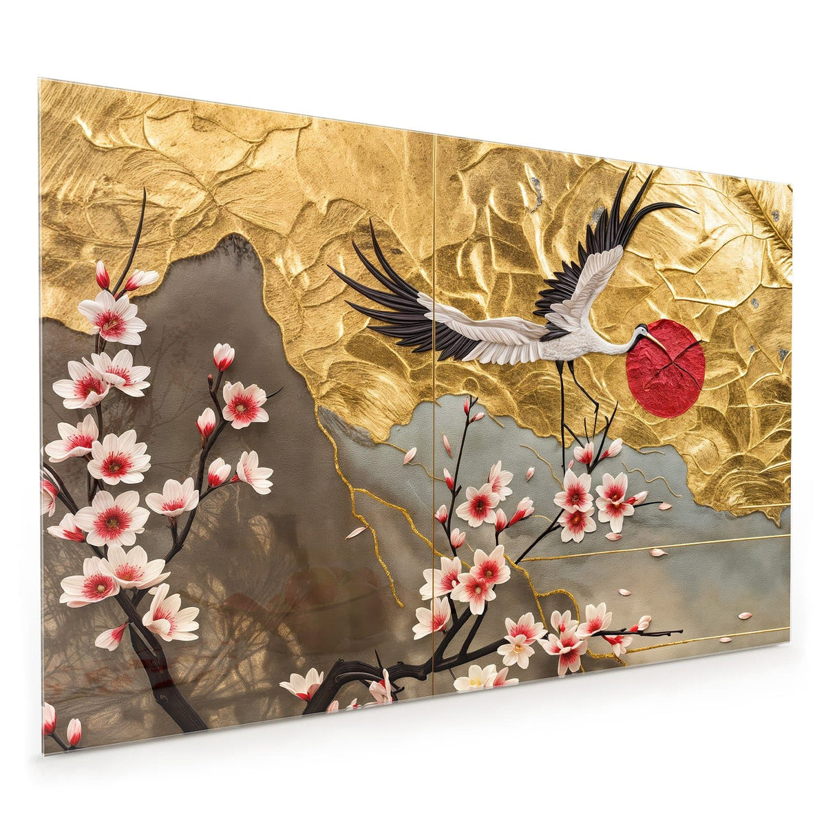 Küchenrückwand aus Glas im Hochformat mit Motiv Kranich über Blüten: Ein einzelner fliegender Kranich über einem blühenden Kirschzweig, Blattgold und rote Sonne