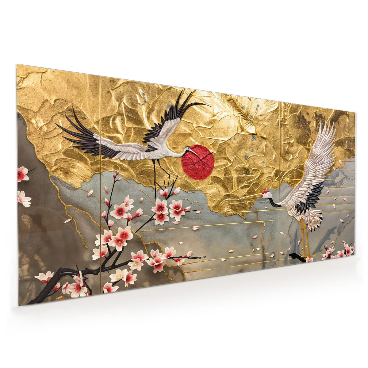 Küchenrückwand aus Glas im Hochformat mit Motiv Kranich über Blüten: Ein einzelner fliegender Kranich über einem blühenden Kirschzweig, Blattgold und rote Sonne